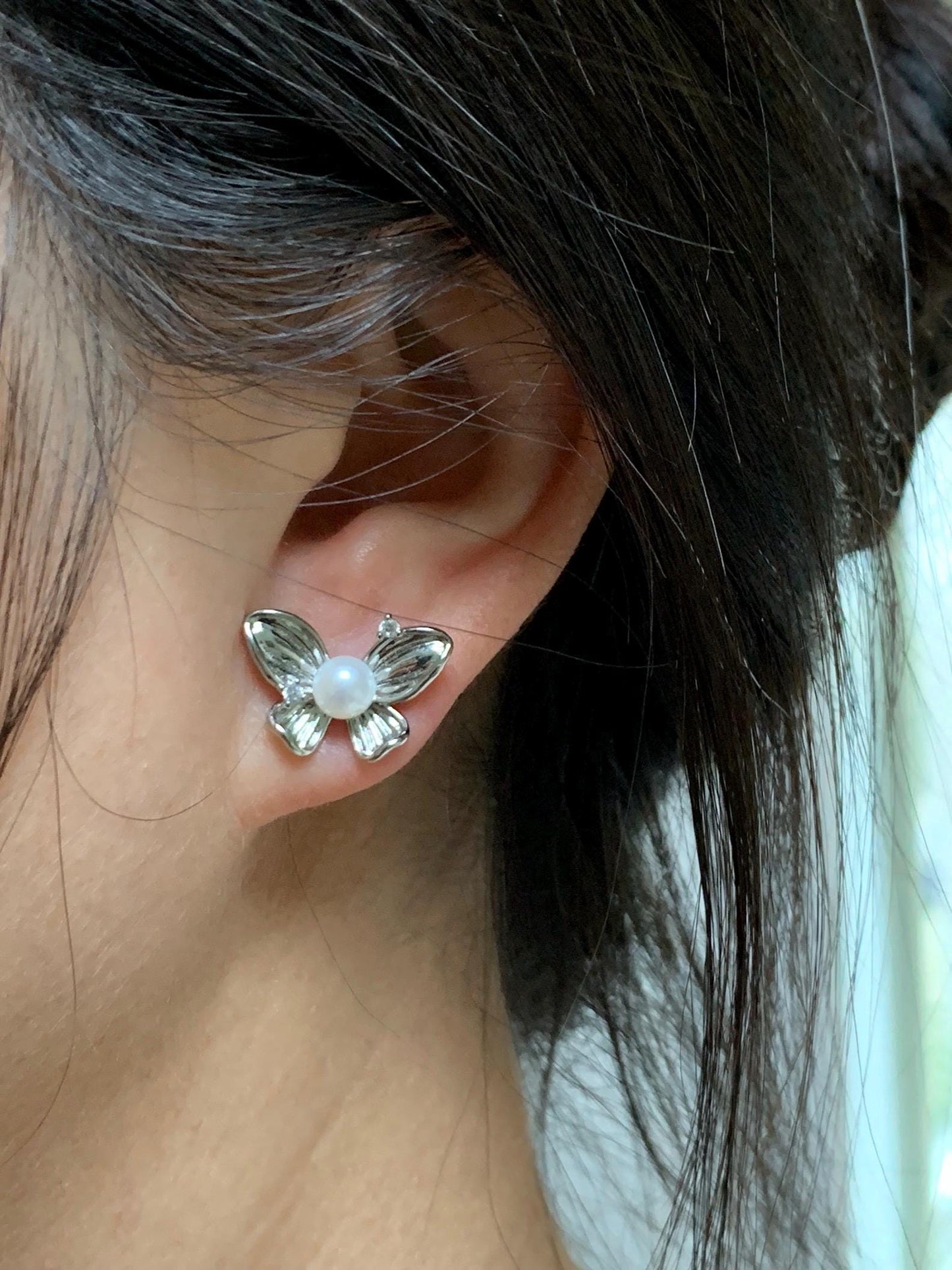 Natural Untreated Freshwater White Button Pearl Butterfly Stud Earrings Sterling Silver Posts 5.5mm 天然淡水白珍珠蝴蝶纯银针包金耳钉 C