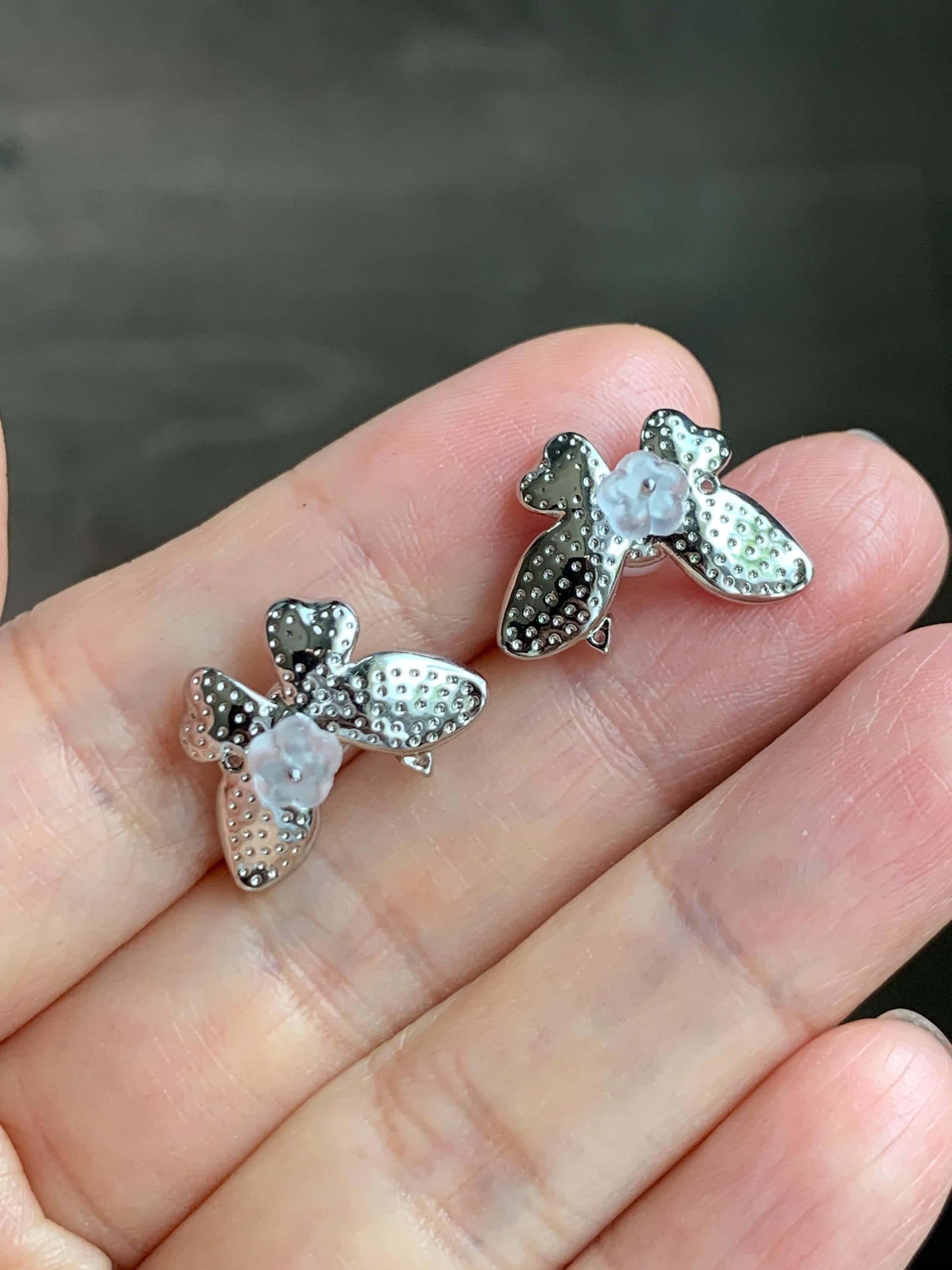 Natural Untreated Freshwater White Button Pearl Butterfly Stud Earrings Sterling Silver Posts 5.5mm 天然淡水白珍珠蝴蝶纯银针包金耳钉 C