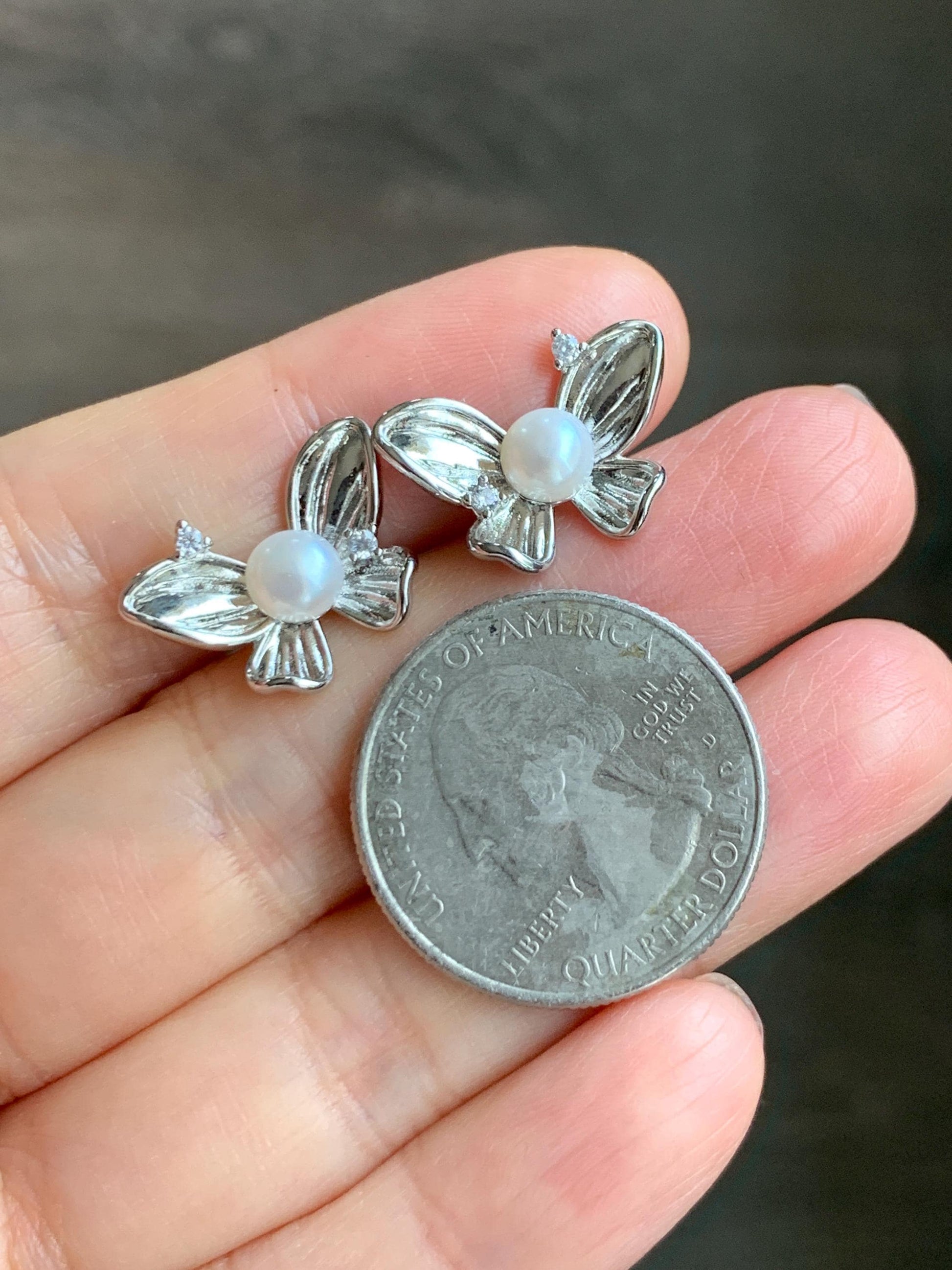 Natural Untreated Freshwater White Button Pearl Butterfly Stud Earrings Sterling Silver Posts 5.5mm 天然淡水白珍珠蝴蝶纯银针包金耳钉 C