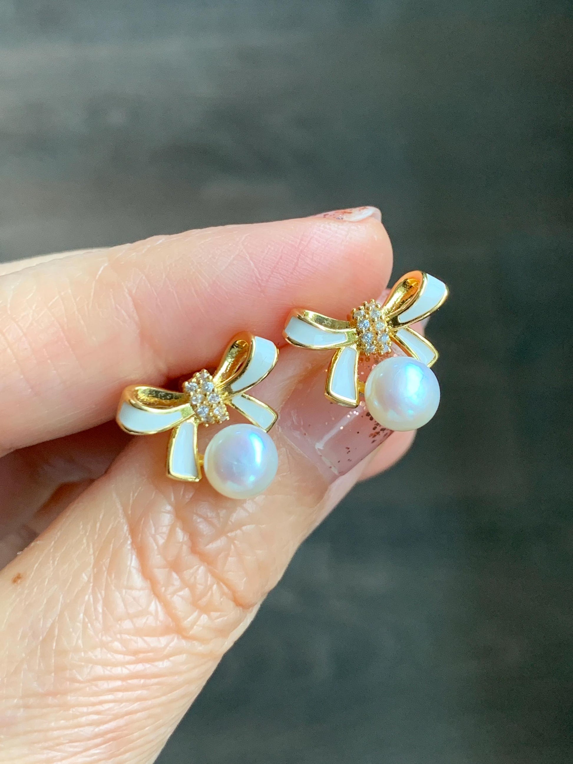 Natural Untreated Freshwater White Button Pearl Bow Stud Earrings Sterling Silver Posts Enamel 6.3mm 天然淡水白珍珠蝴蝶结纯银针包金耳钉 D