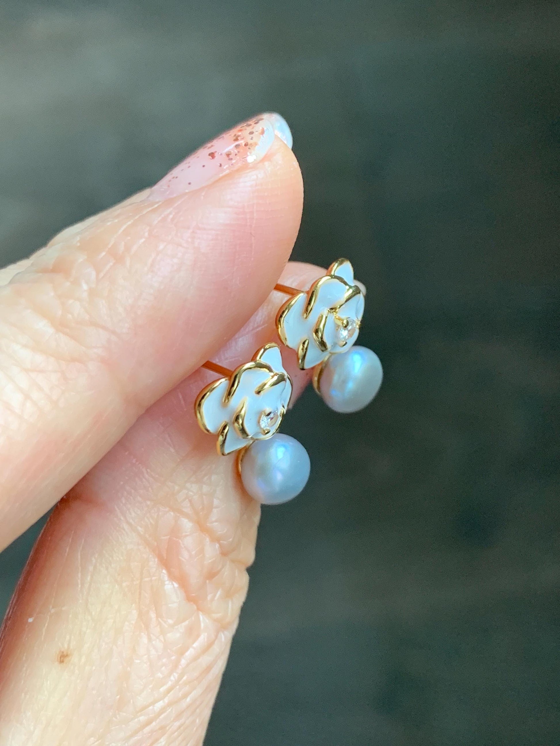 Natural Untreated Freshwater Button Pearl Silver Gray Rose Floral Stud Earrings Sterling Silver Posts 6mm 天然淡水银灰珍珠玫瑰花纯银针包金耳钉 F