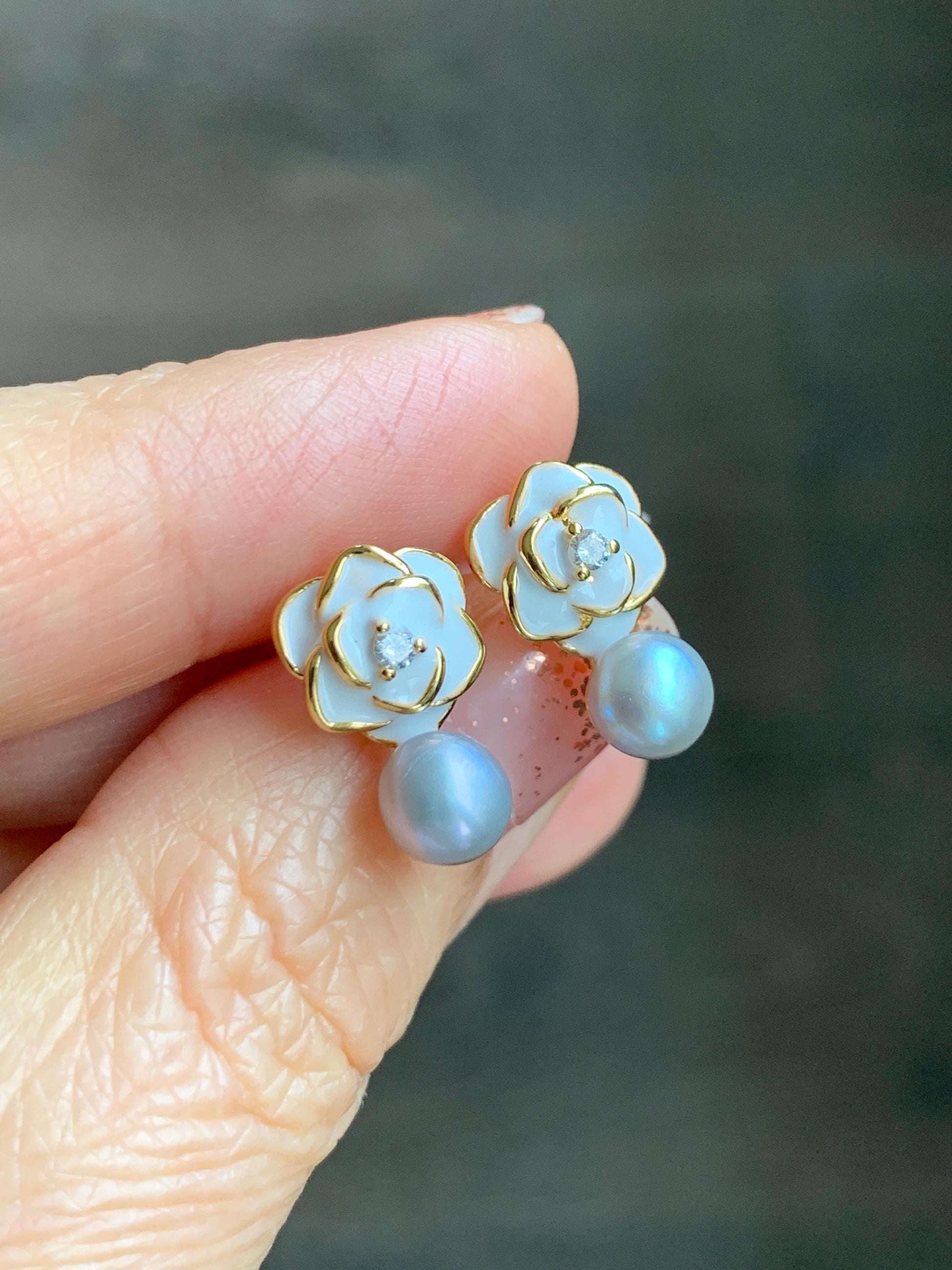 Natural Untreated Freshwater Button Pearl Silver Gray Rose Floral Stud Earrings Sterling Silver Posts 6mm 天然淡水银灰珍珠玫瑰花纯银针包金耳钉 F