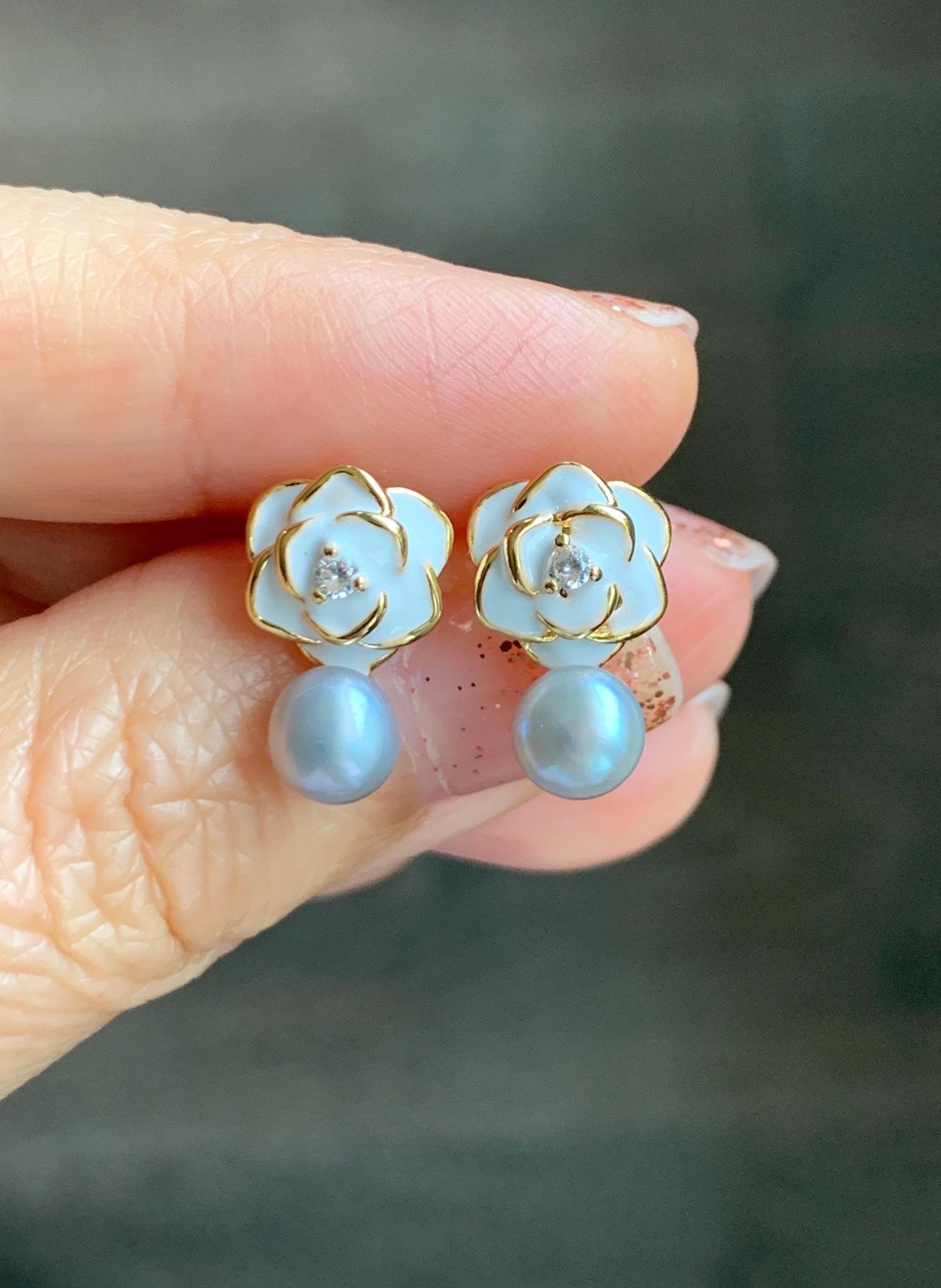 Natural Untreated Freshwater Button Pearl Silver Gray Rose Floral Stud Earrings Sterling Silver Posts 6mm 天然淡水银灰珍珠玫瑰花纯银针包金耳钉 F