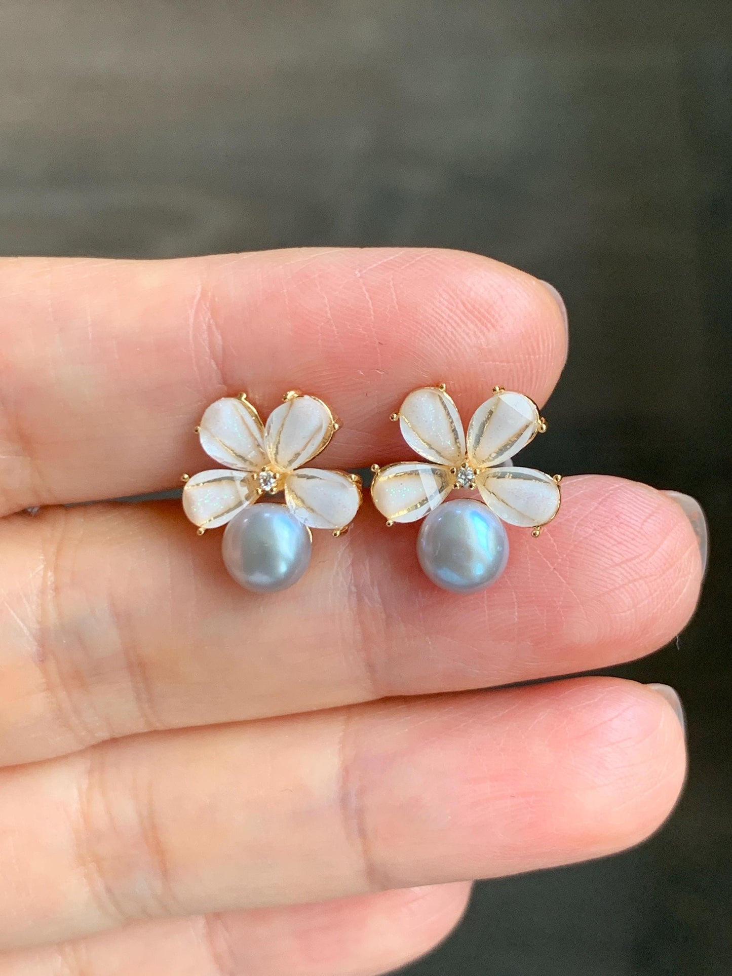 Natural Untreated Freshwater Button Pearl Silver Gray Floral Stud Earrings Sterling Silver Posts 6mm 天然淡水银灰珍珠花花纯银针包金耳钉 G