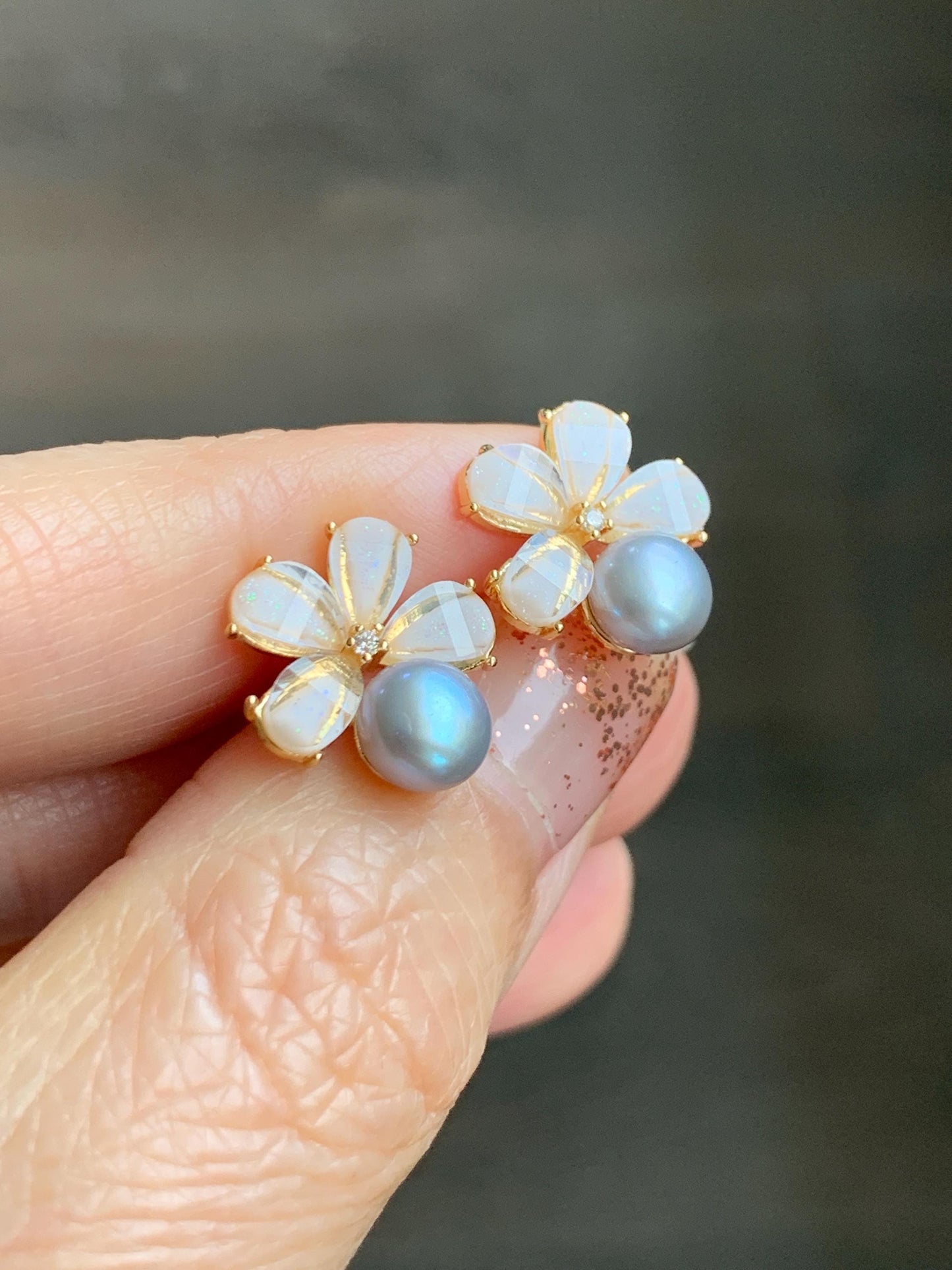 Natural Untreated Freshwater Button Pearl Silver Gray Floral Stud Earrings Sterling Silver Posts 6mm 天然淡水银灰珍珠花花纯银针包金耳钉 G
