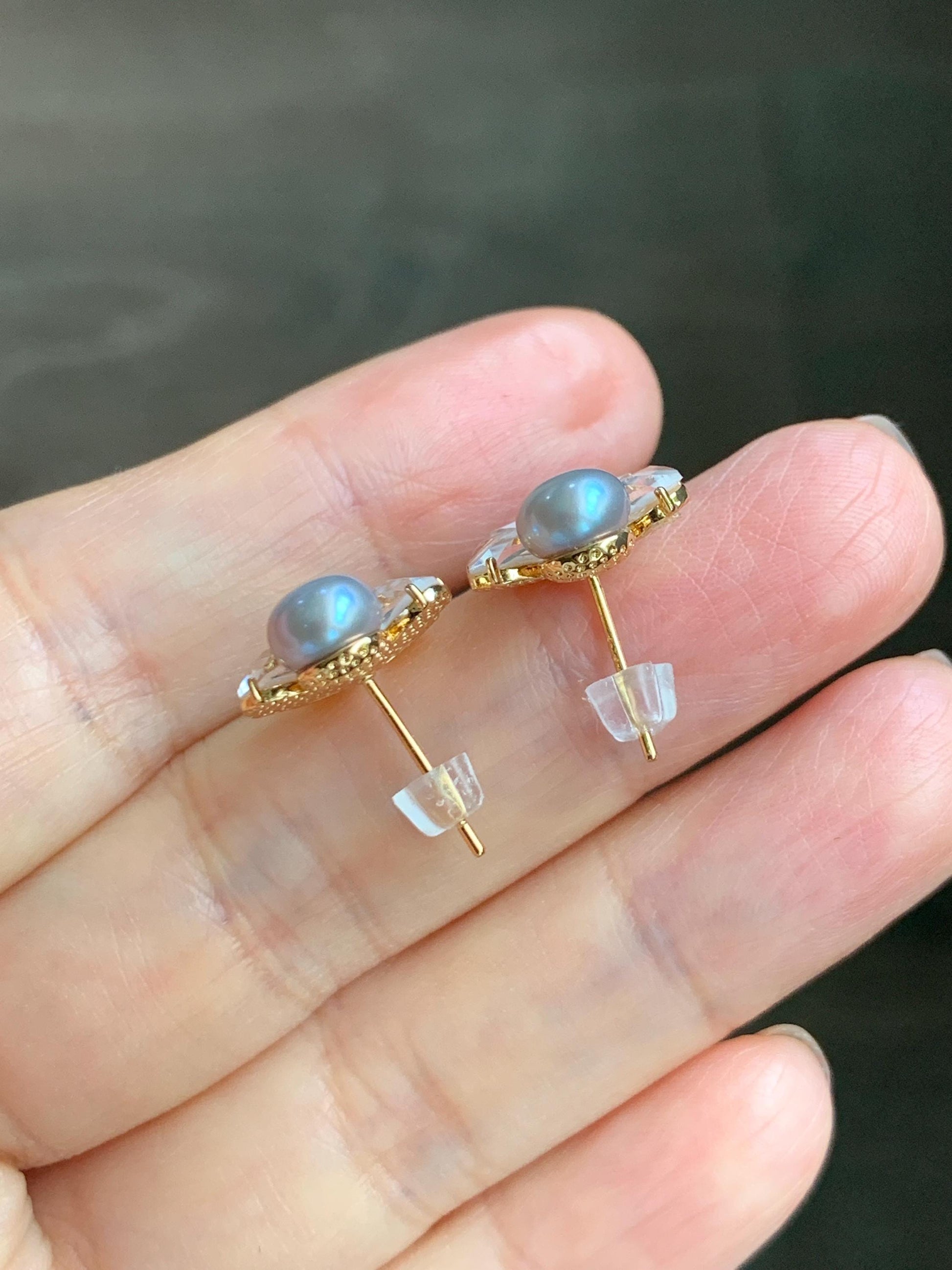 Natural Untreated Freshwater Button Pearl Silver Gray Floral Stud Earrings Sterling Silver Posts 6mm 天然淡水银灰珍珠花花纯银针包金耳钉 G