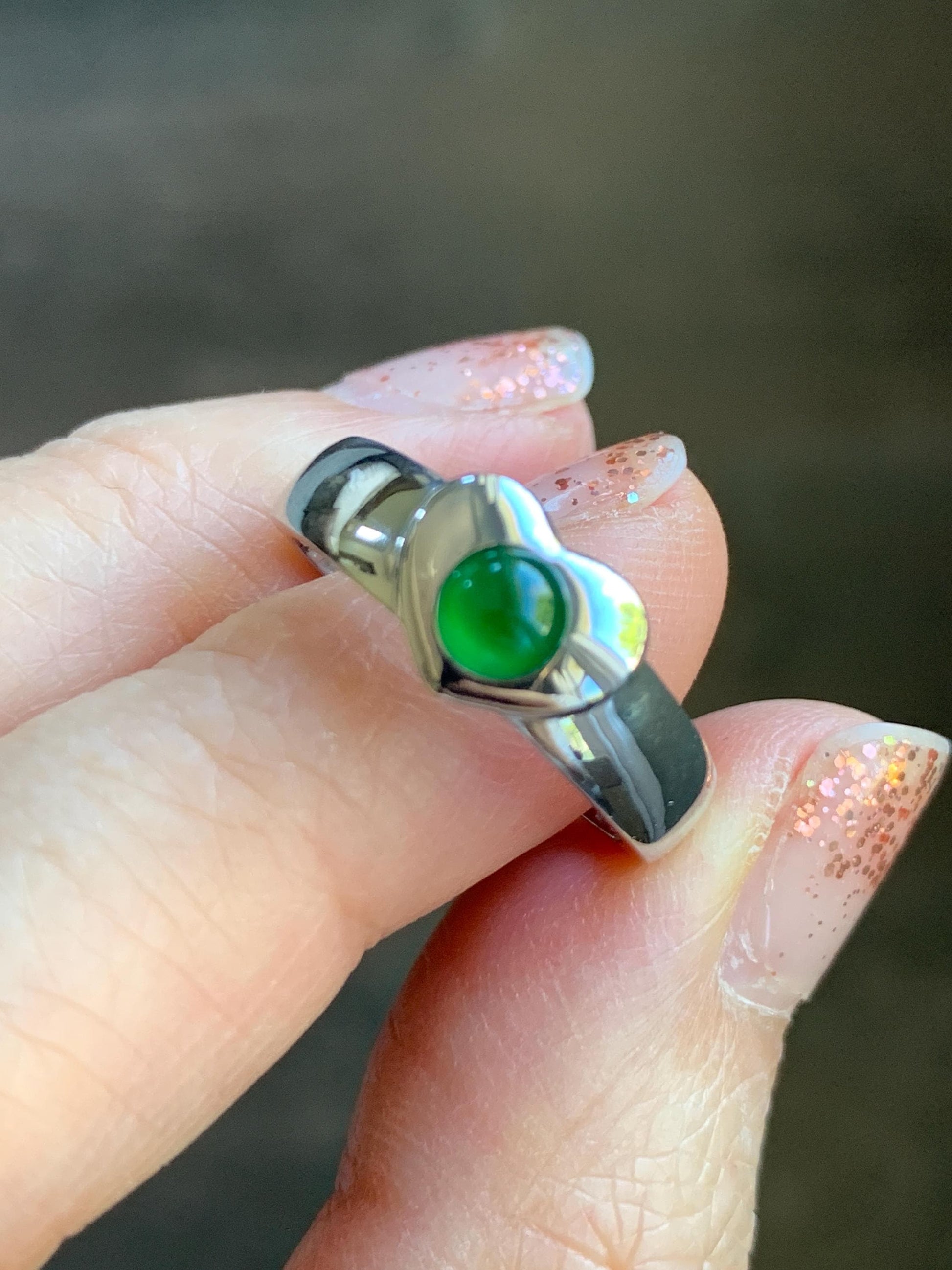 Certified Natural Grade A Guatemalan Icy Translucent Vibrant Green Jade Jadeite Heart Ring Sterling Silver Size 7.25 US 天然冰危绿翡翠爱心银镶戒指 489