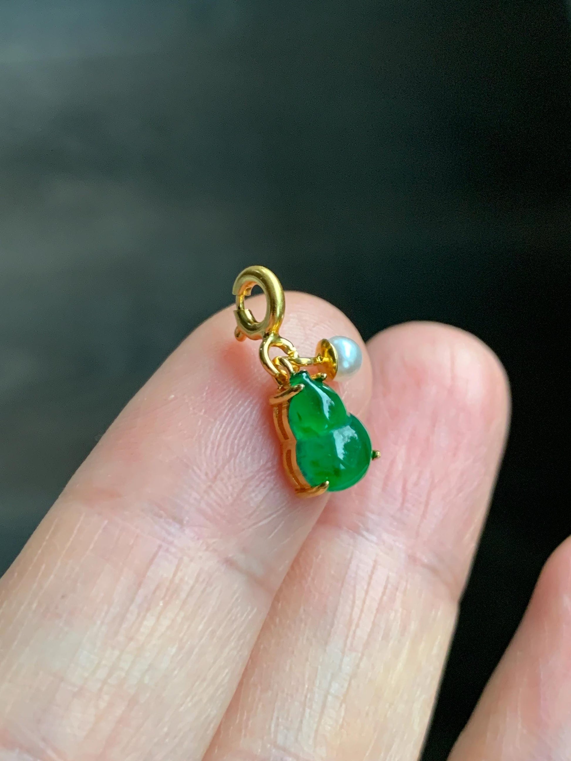 Natural Grade A Guatemalan Icy Translucent Vibrant Green Jade Jadeite Petite Gourd Hulu Charm Pendant Sterling Silver 天然冰危绿翡翠小葫芦滴流吊坠 WHD110