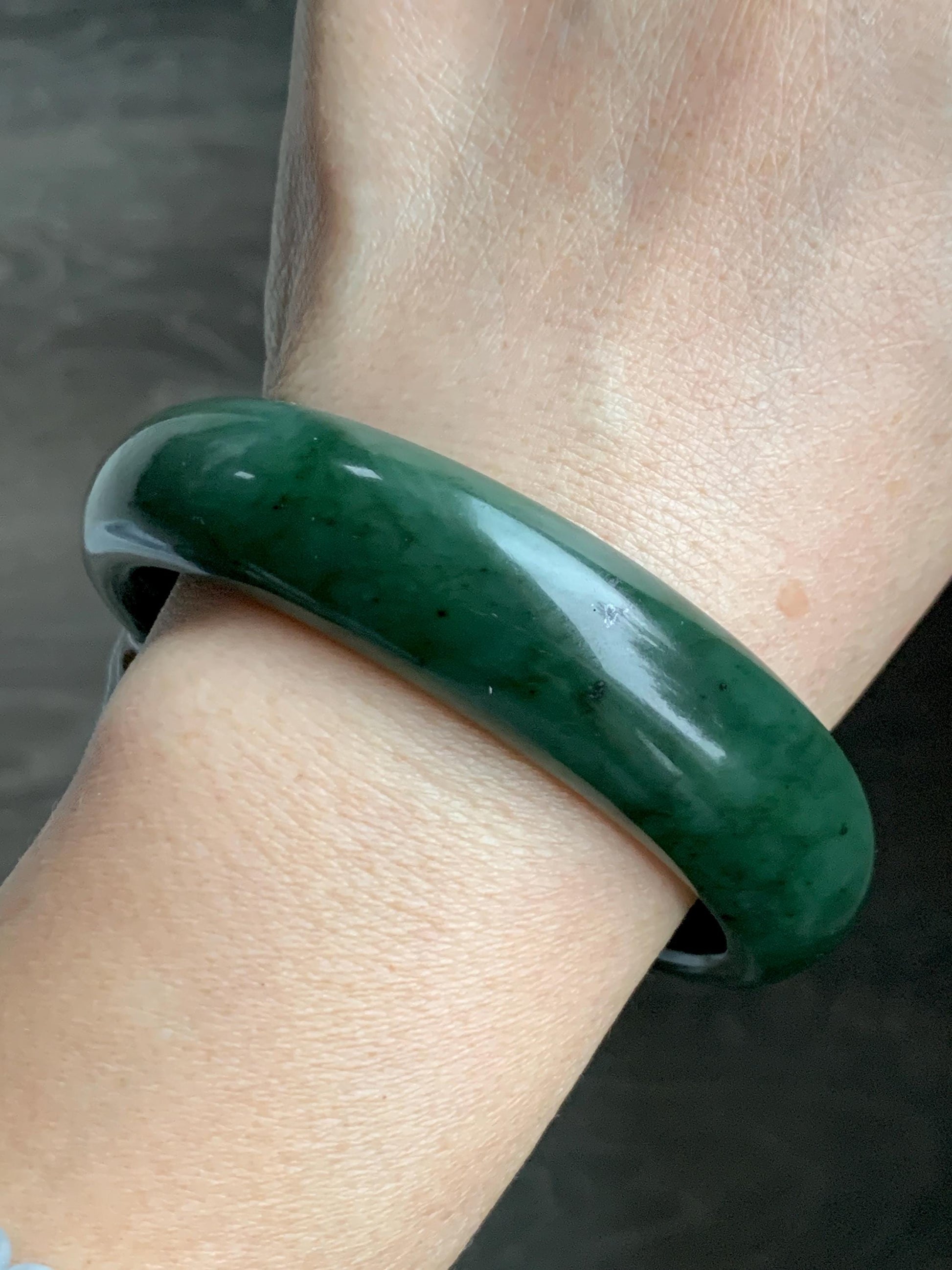 Certified Natural Nephrite Jade Translucent Dark Green Bangle Bracelet 62.89mm 7.75” 107g 天然和田玉菠菜绿轮胎宽手镯 156