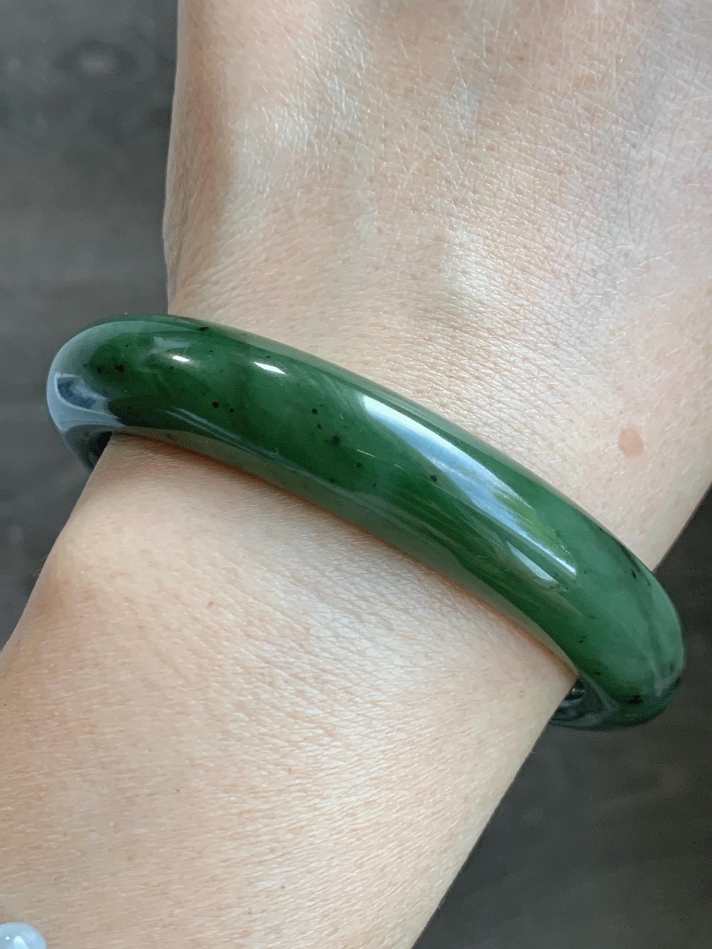 Certified Natural Nephrite Jade Translucent Dark Green Bangle Bracelet 58.6mm 7.25” 78g 天然和田玉菠菜绿轮胎宽手镯 153