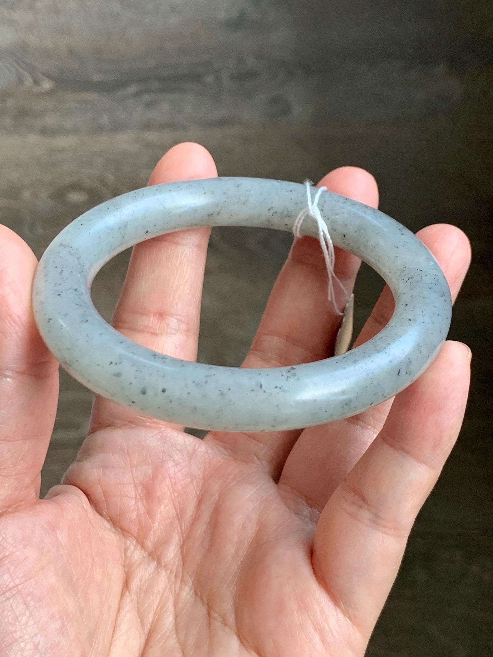 Certified Natural Nephrite Jade Translucent Gray Wuji Marbled Bangle Bracelet Matte Finish 56.7mm 7” 53g 天然和田玉乌鸡黑芝麻花圆条哑光手镯 145