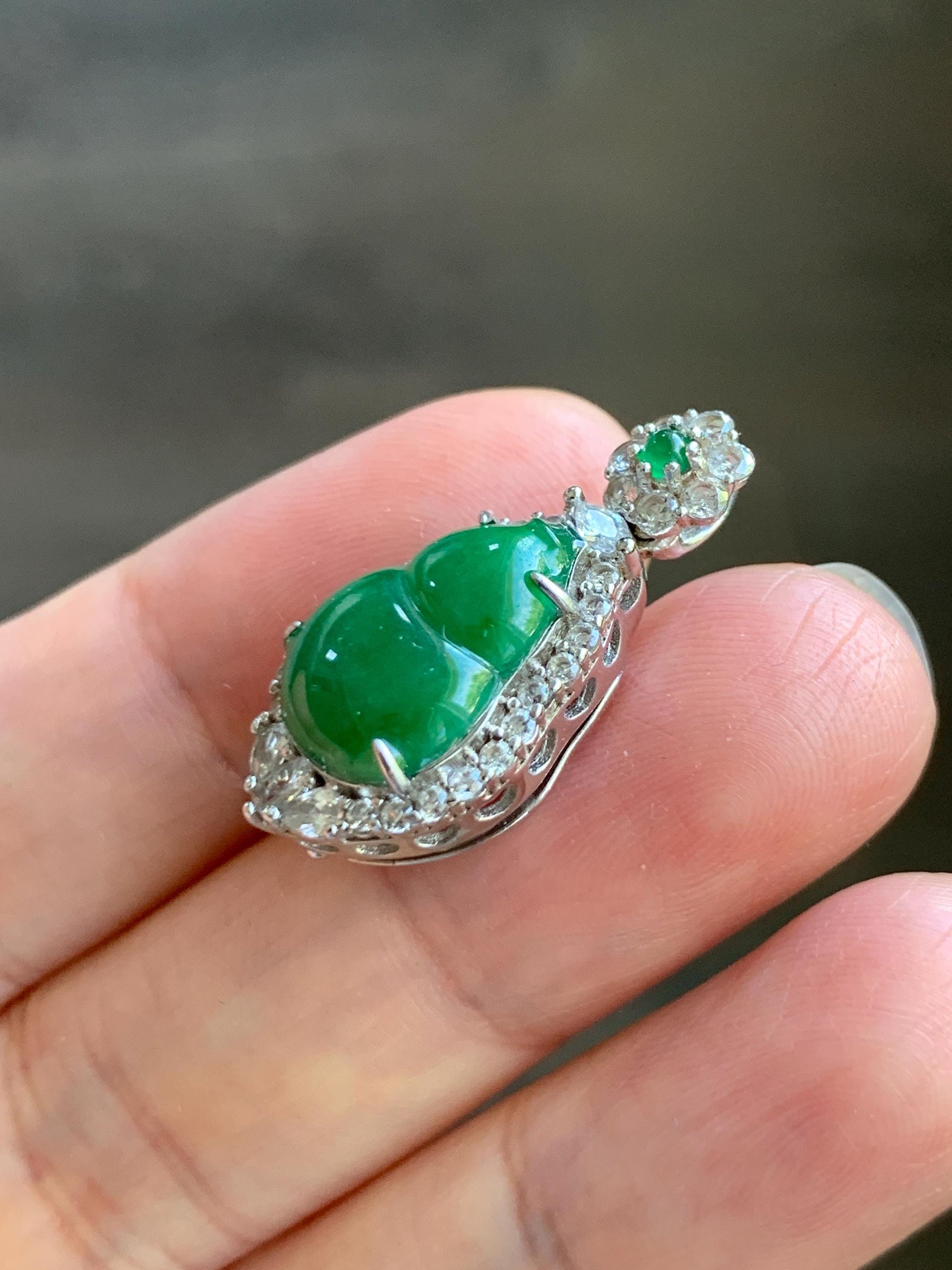 Natural Grade A Guatemalan Icy Translucent Vibrant Green Jade Jadeite Gourd Hulu Pendant Sterling Silver 4g 天然冰危绿翡翠葫芦吊坠 XMH330B