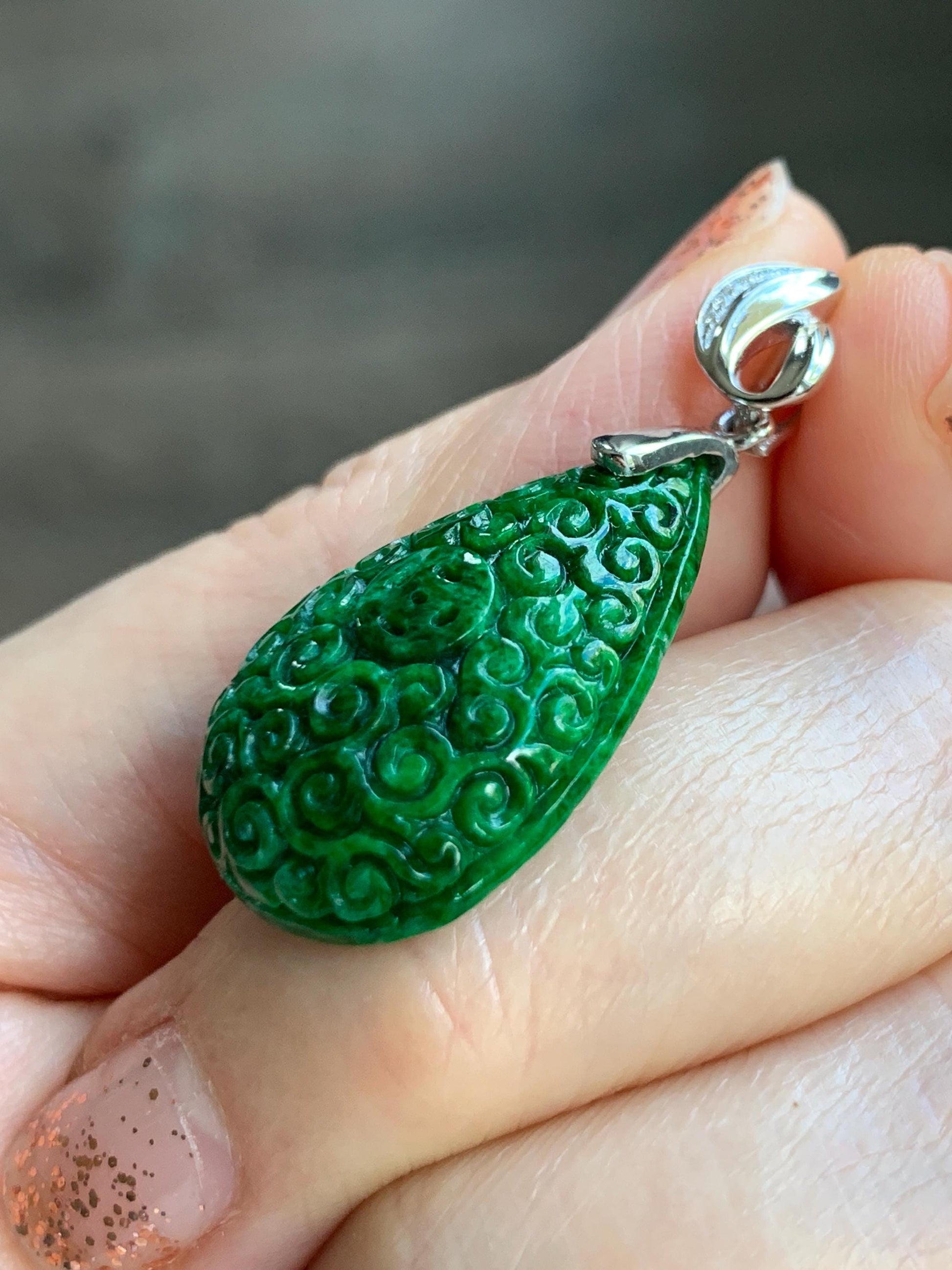 Certified Natural Grade A Intense “Hot” Green Jade Jadeite Engraved Teardrop Pendant 14K White Gold Moissanite 6g 天然满辣绿花青翡翠仿古雕水滴吊坠 160