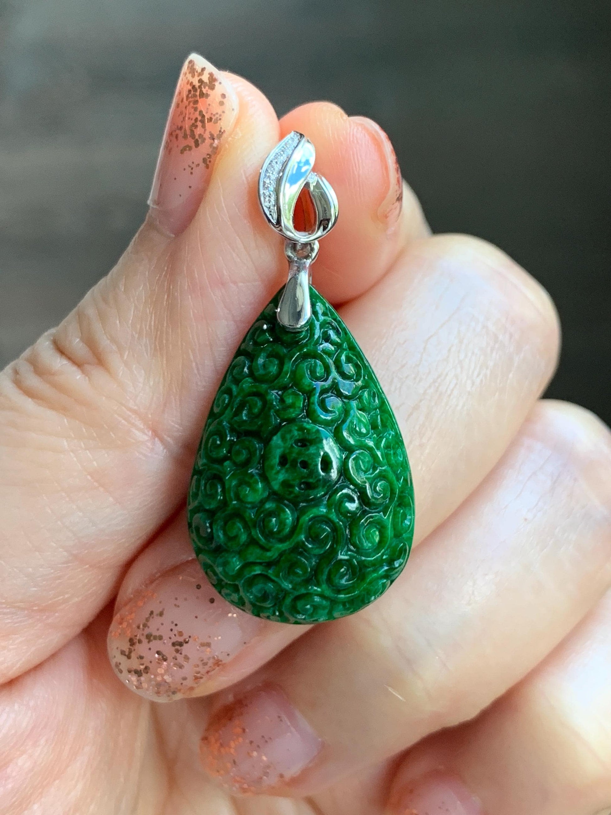 Certified Natural Grade A Intense “Hot” Green Jade Jadeite Engraved Teardrop Pendant 14K White Gold Moissanite 6g 天然满辣绿花青翡翠仿古雕水滴吊坠 160
