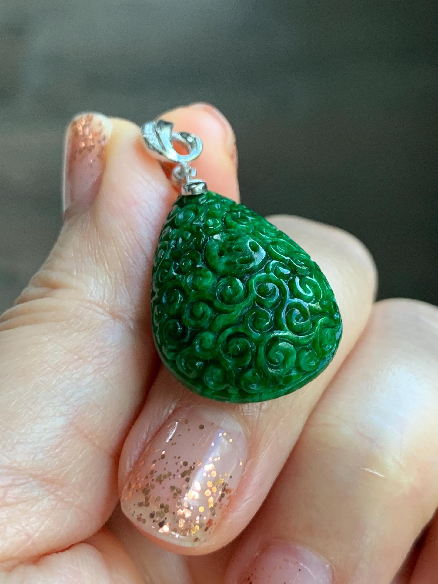 Certified Natural Grade A Intense “Hot” Green Jade Jadeite Engraved Teardrop Pendant 14K White Gold Moissanite 6g 天然满辣绿花青翡翠仿古雕水滴吊坠 160