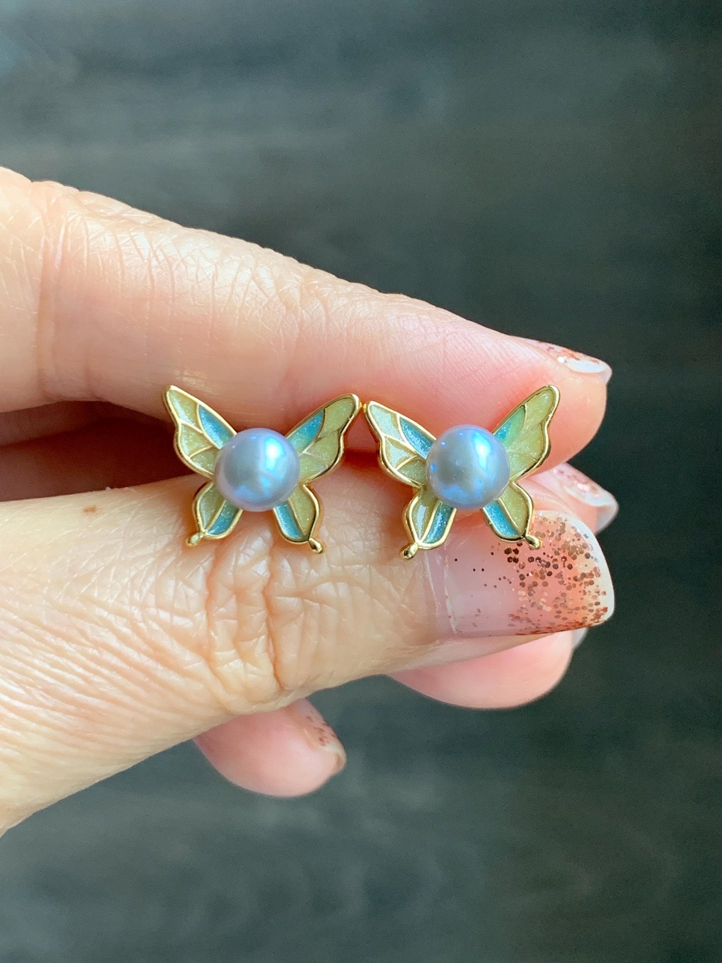 Natural Untreated Freshwater Button Pearl Silver Gray Butterfly Stud Earrings Sterling Silver Posts 6.3mm 天然淡水银灰珍珠蝴蝶纯银针包金耳钉 A