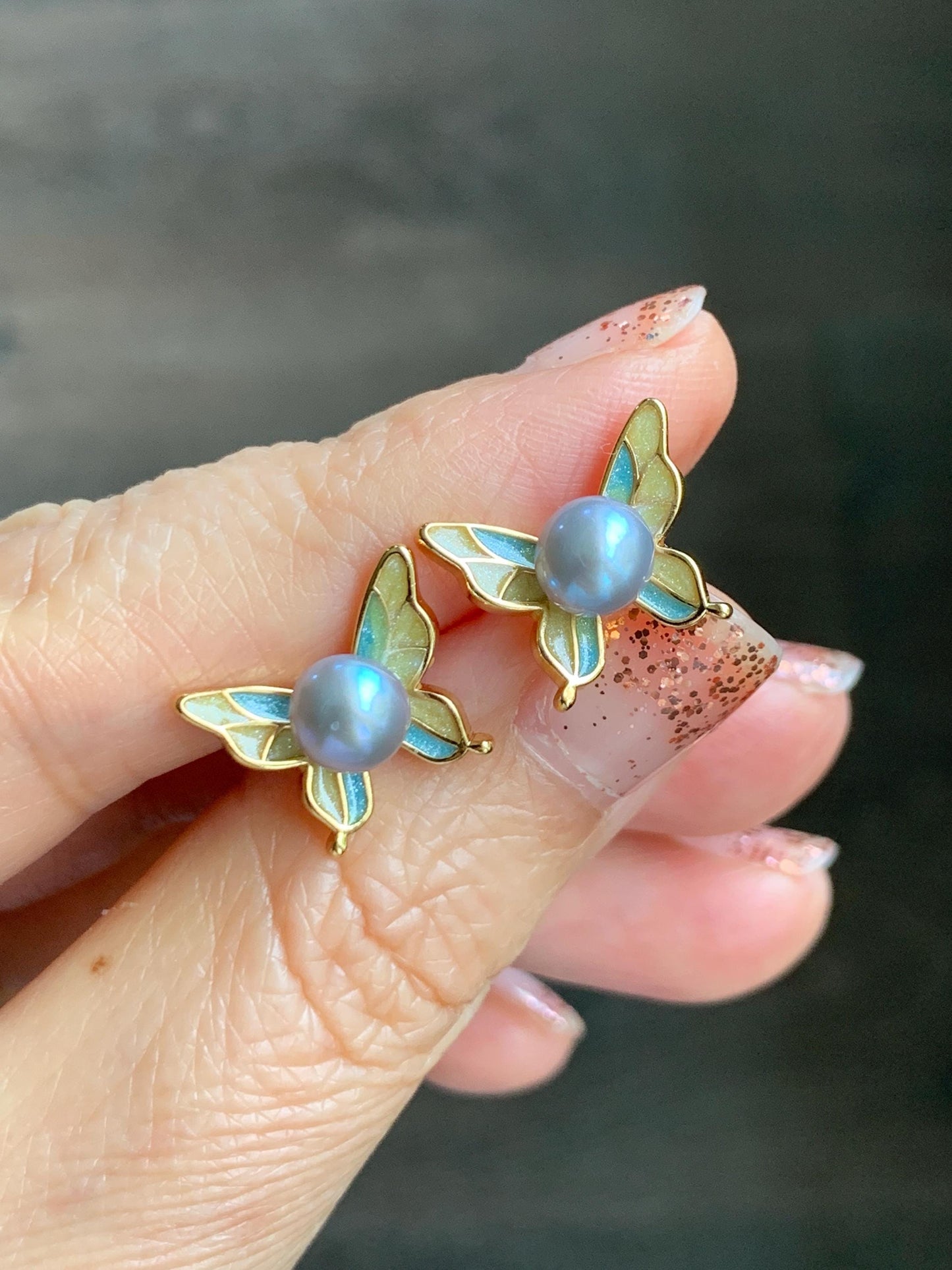 Natural Untreated Freshwater Button Pearl Silver Gray Butterfly Stud Earrings Sterling Silver Posts 6.3mm 天然淡水银灰珍珠蝴蝶纯银针包金耳钉 A