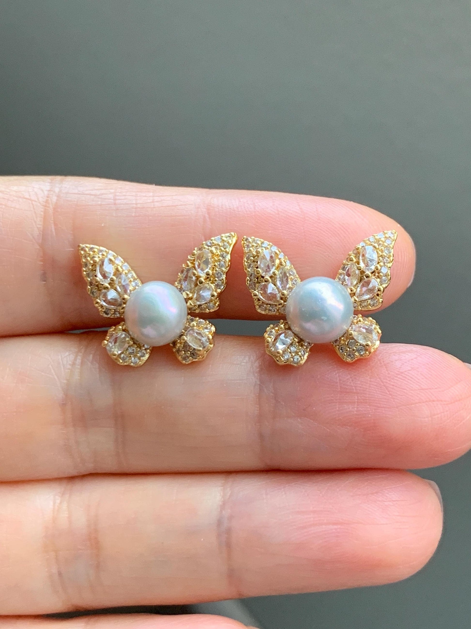 Natural Untreated Freshwater Button Pearl Silver Gray Butterfly Stud Earrings Sterling Silver Posts 7.4mm 天然淡水银灰珍珠蝴蝶纯银针包金耳钉 B