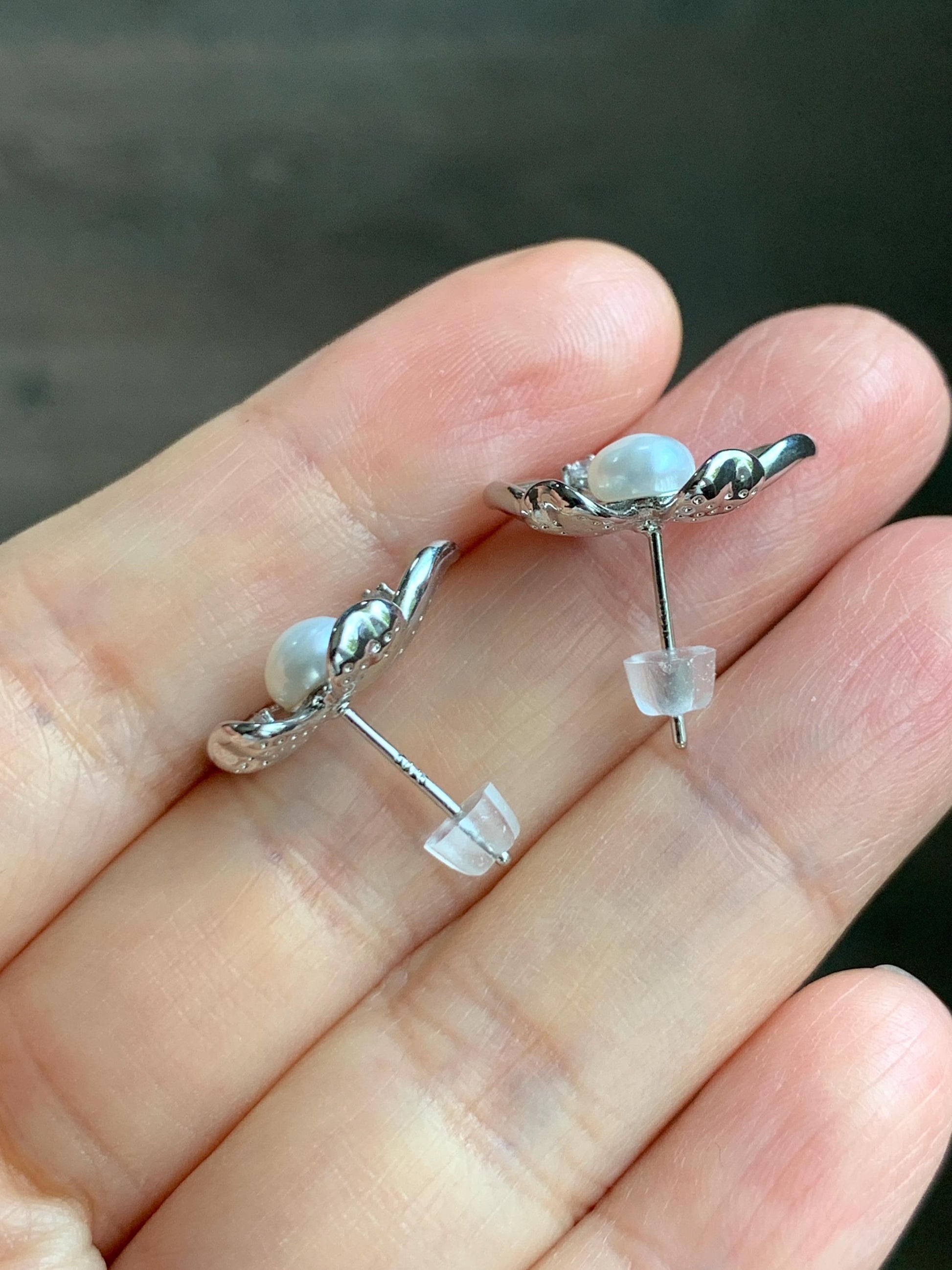 Natural Untreated Freshwater White Button Pearl Butterfly Stud Earrings Sterling Silver Posts 5.5mm 天然淡水白珍珠蝴蝶纯银针包金耳钉 C