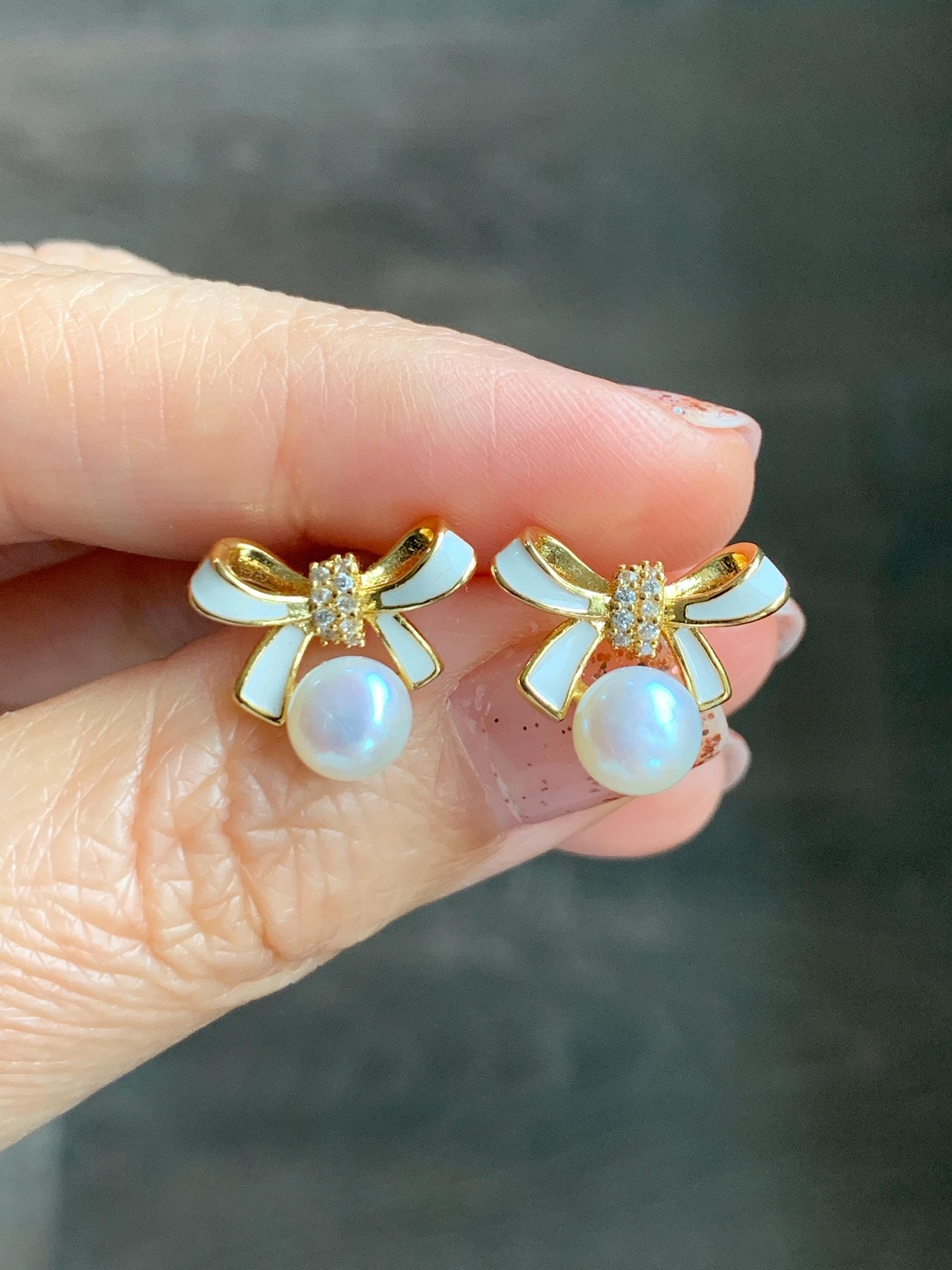 Natural Untreated Freshwater White Button Pearl Bow Stud Earrings Sterling Silver Posts Enamel 6.3mm 天然淡水白珍珠蝴蝶结纯银针包金耳钉 D