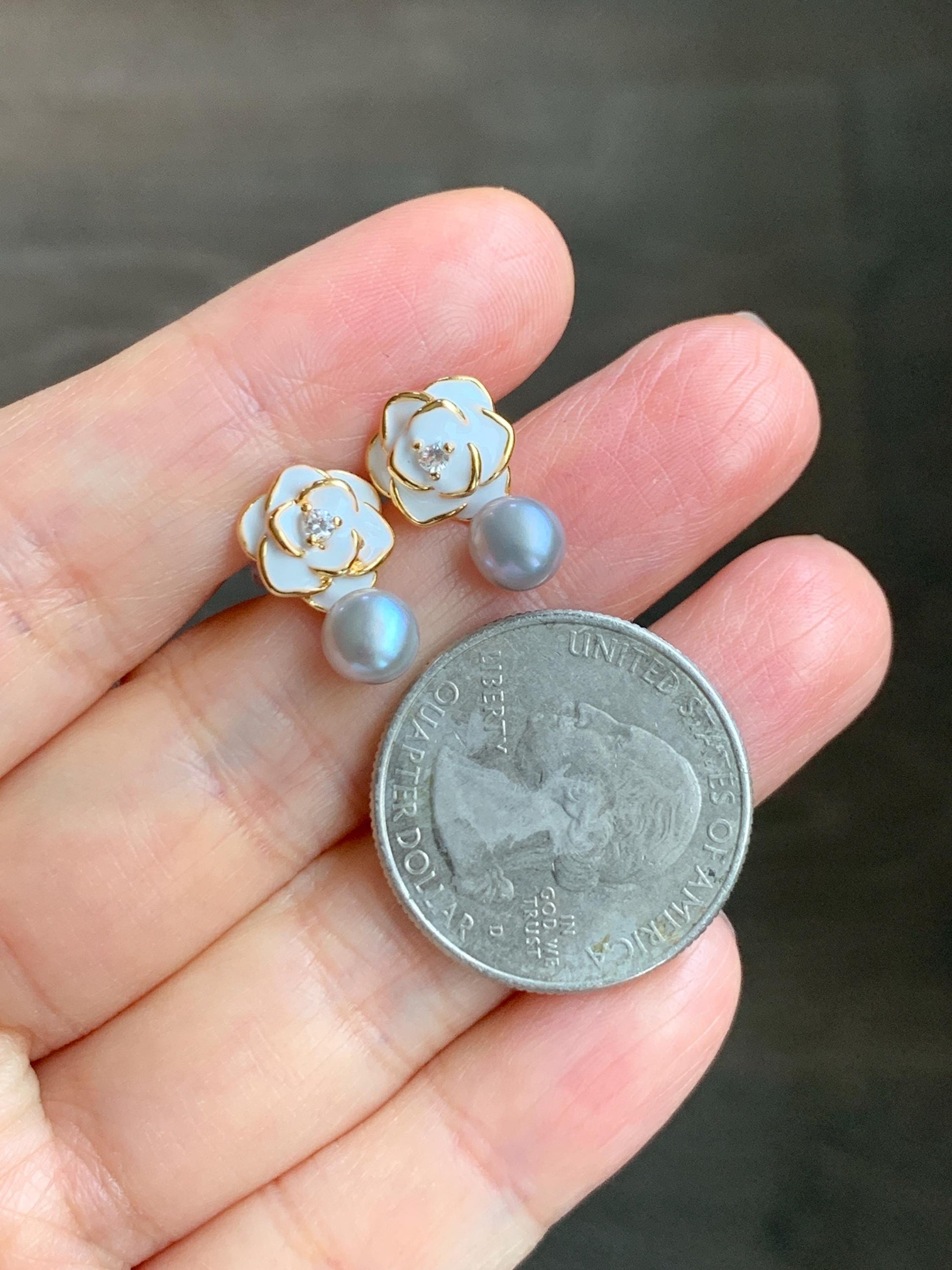 Natural Untreated Freshwater Button Pearl Silver Gray Rose Floral Stud Earrings Sterling Silver Posts 6mm 天然淡水银灰珍珠玫瑰花纯银针包金耳钉 F