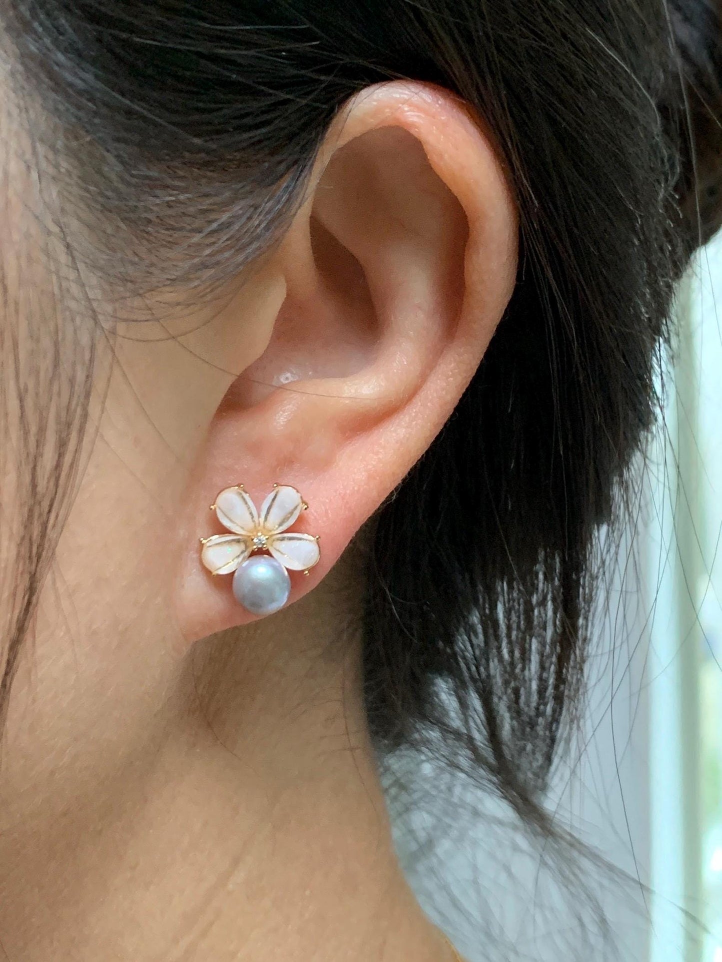 Natural Untreated Freshwater Button Pearl Silver Gray Floral Stud Earrings Sterling Silver Posts 6mm 天然淡水银灰珍珠花花纯银针包金耳钉 G