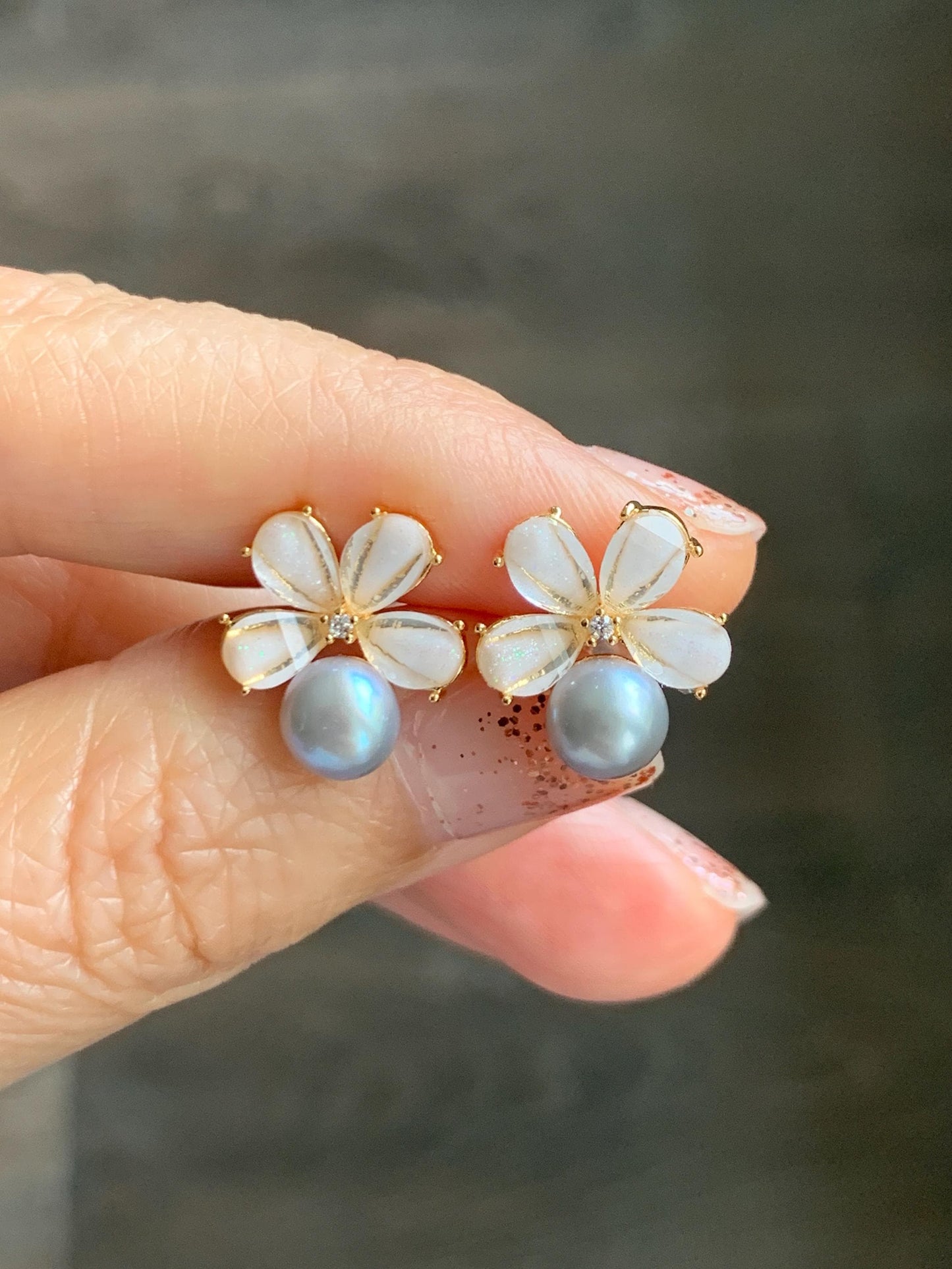 Natural Untreated Freshwater Button Pearl Silver Gray Floral Stud Earrings Sterling Silver Posts 6mm 天然淡水银灰珍珠花花纯银针包金耳钉 G