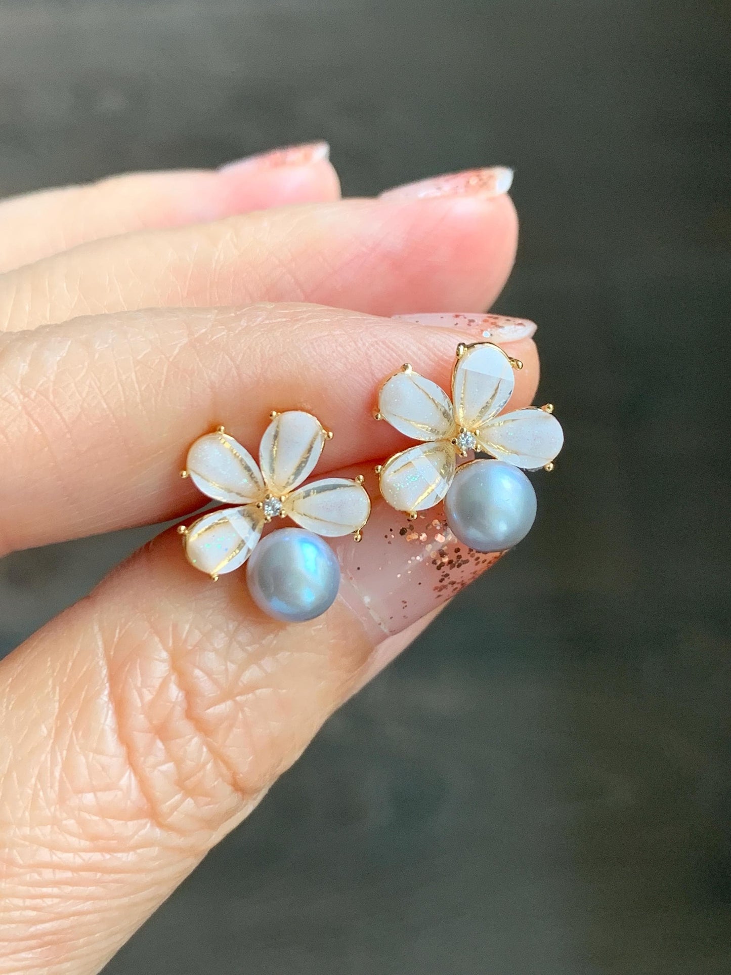 Natural Untreated Freshwater Button Pearl Silver Gray Floral Stud Earrings Sterling Silver Posts 6mm 天然淡水银灰珍珠花花纯银针包金耳钉 G