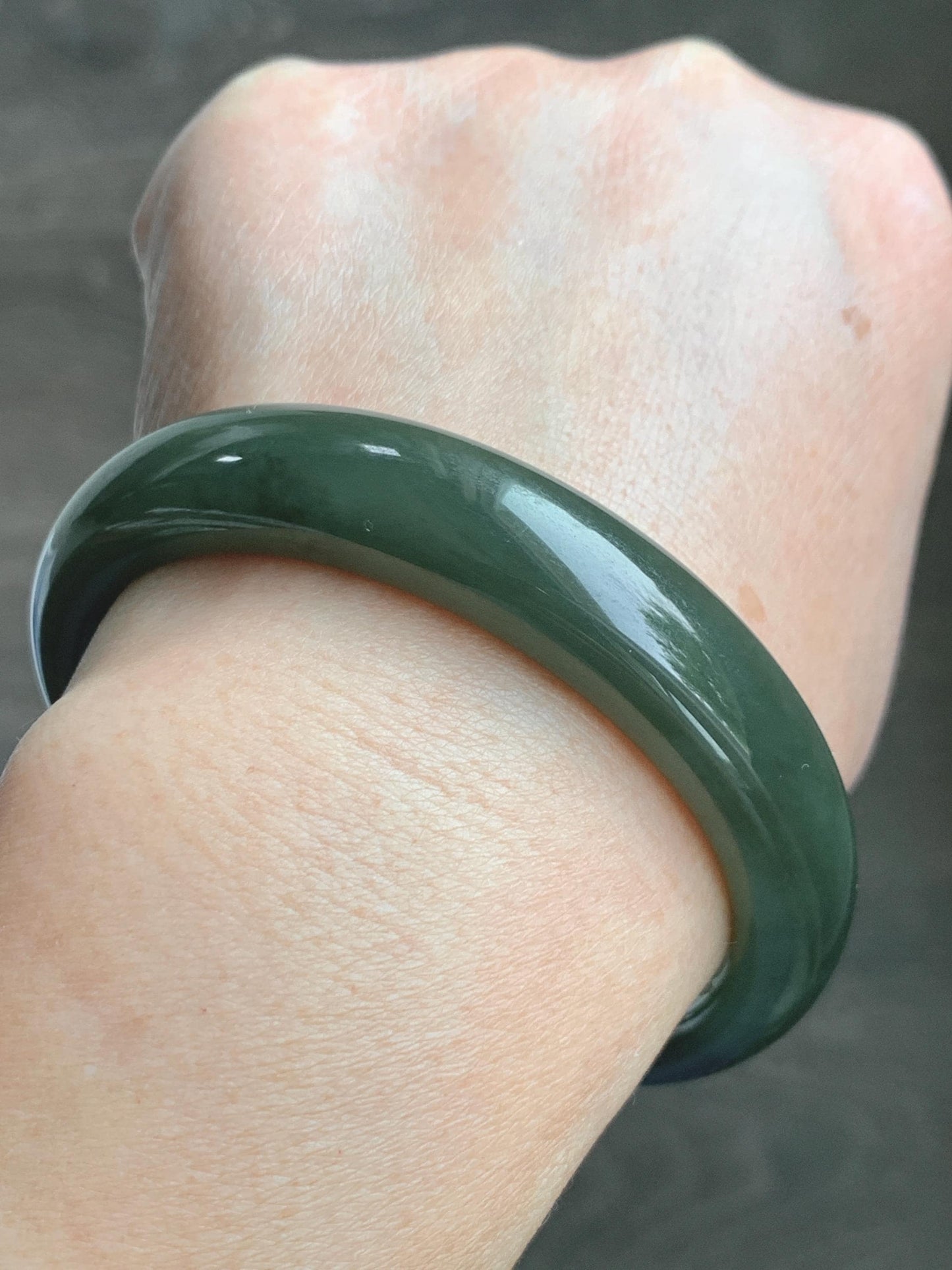 Certified Natural Nephrite Jade Translucent Dark Olive Green Bangle Bracelet 59mm 7.3” 56.23g 天然和田玉轮胎宽手镯 148