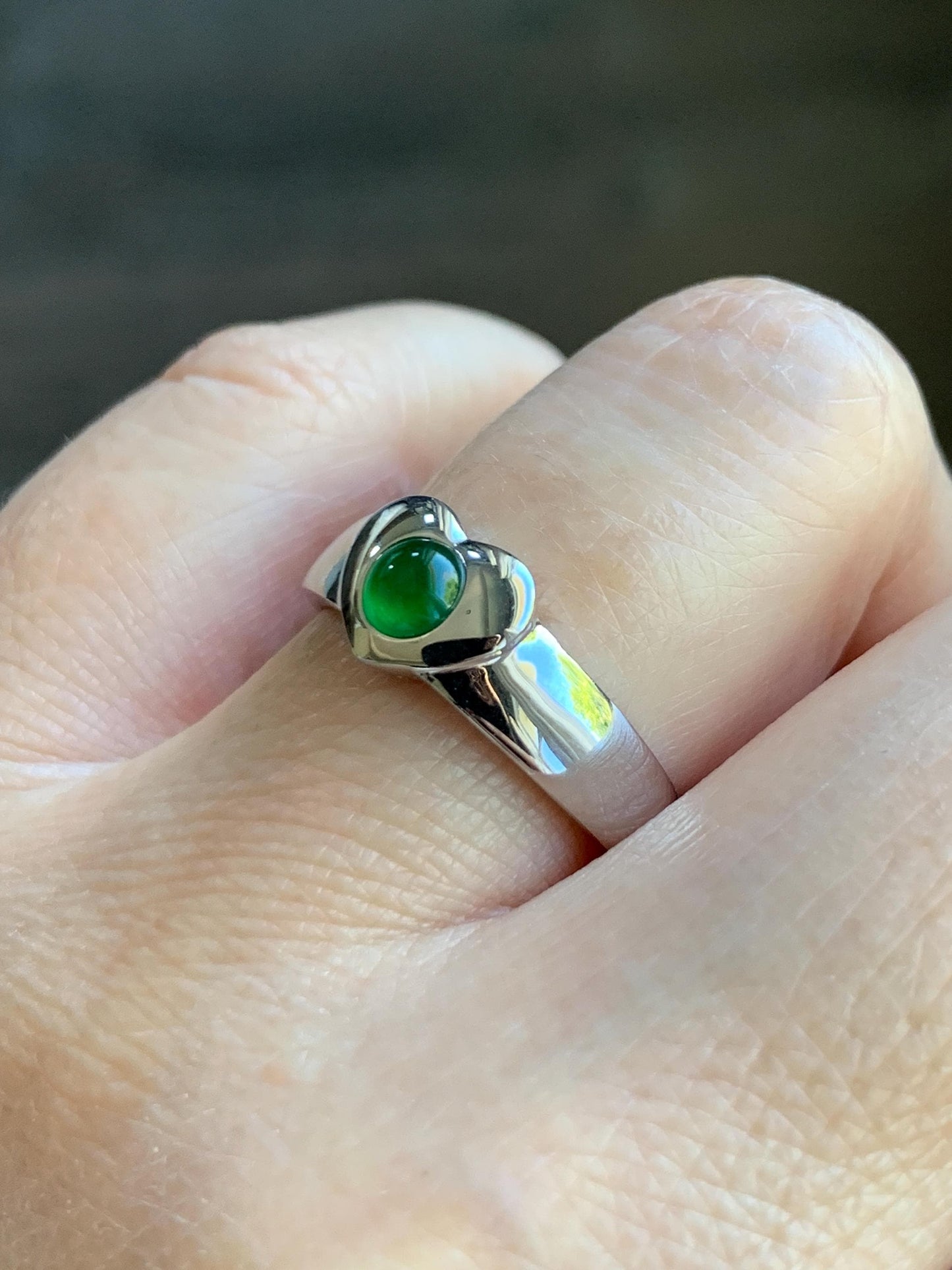 Certified Natural Grade A Guatemalan Icy Translucent Vibrant Green Jade Jadeite Heart Ring Sterling Silver Size 7.25 US 天然冰危绿翡翠爱心银镶戒指 489
