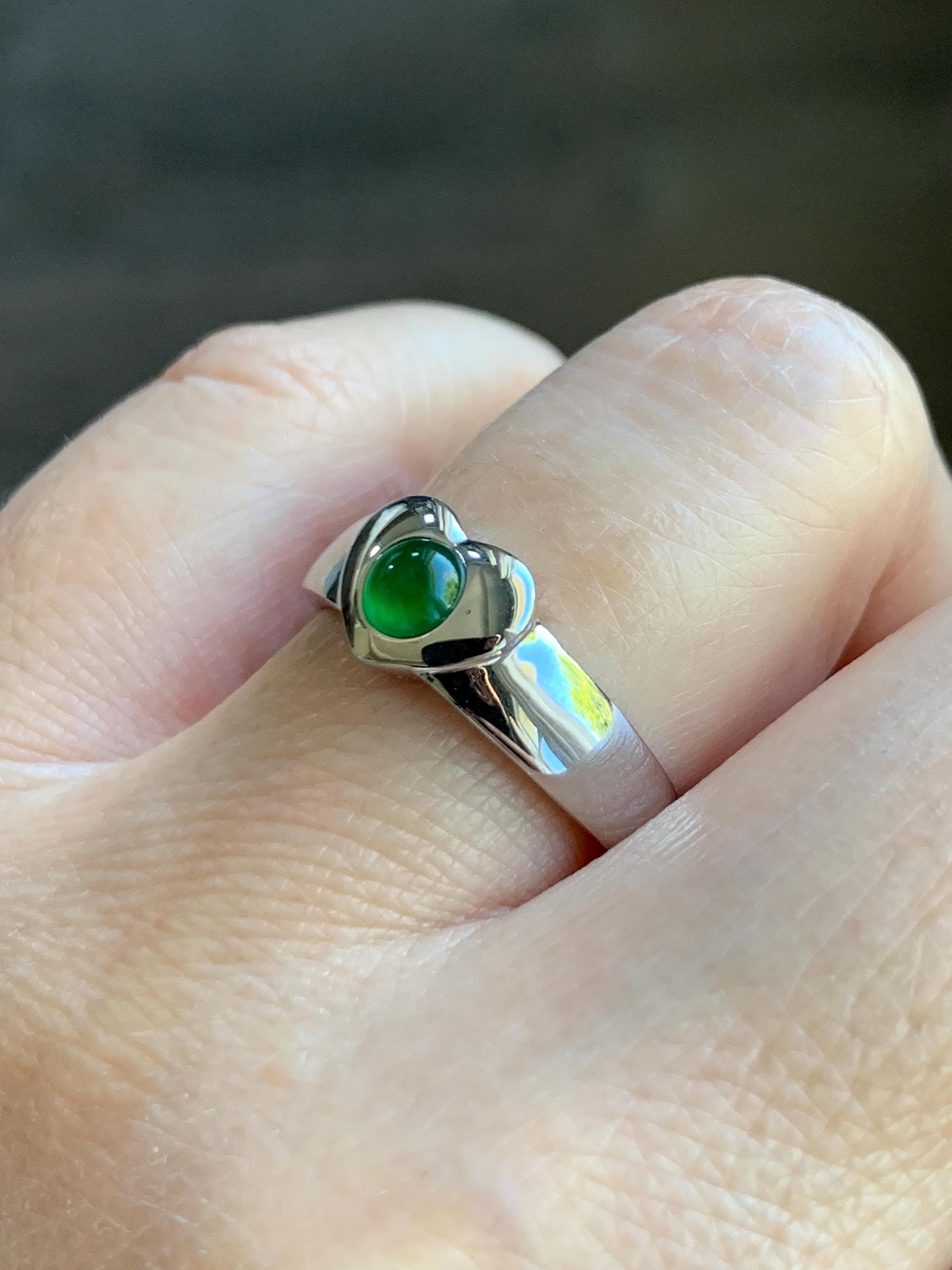 Certified Natural Grade A Guatemalan Icy Translucent Vibrant Green Jade Jadeite Heart Ring Sterling Silver Size 7.25 US 天然冰危绿翡翠爱心银镶戒指 489