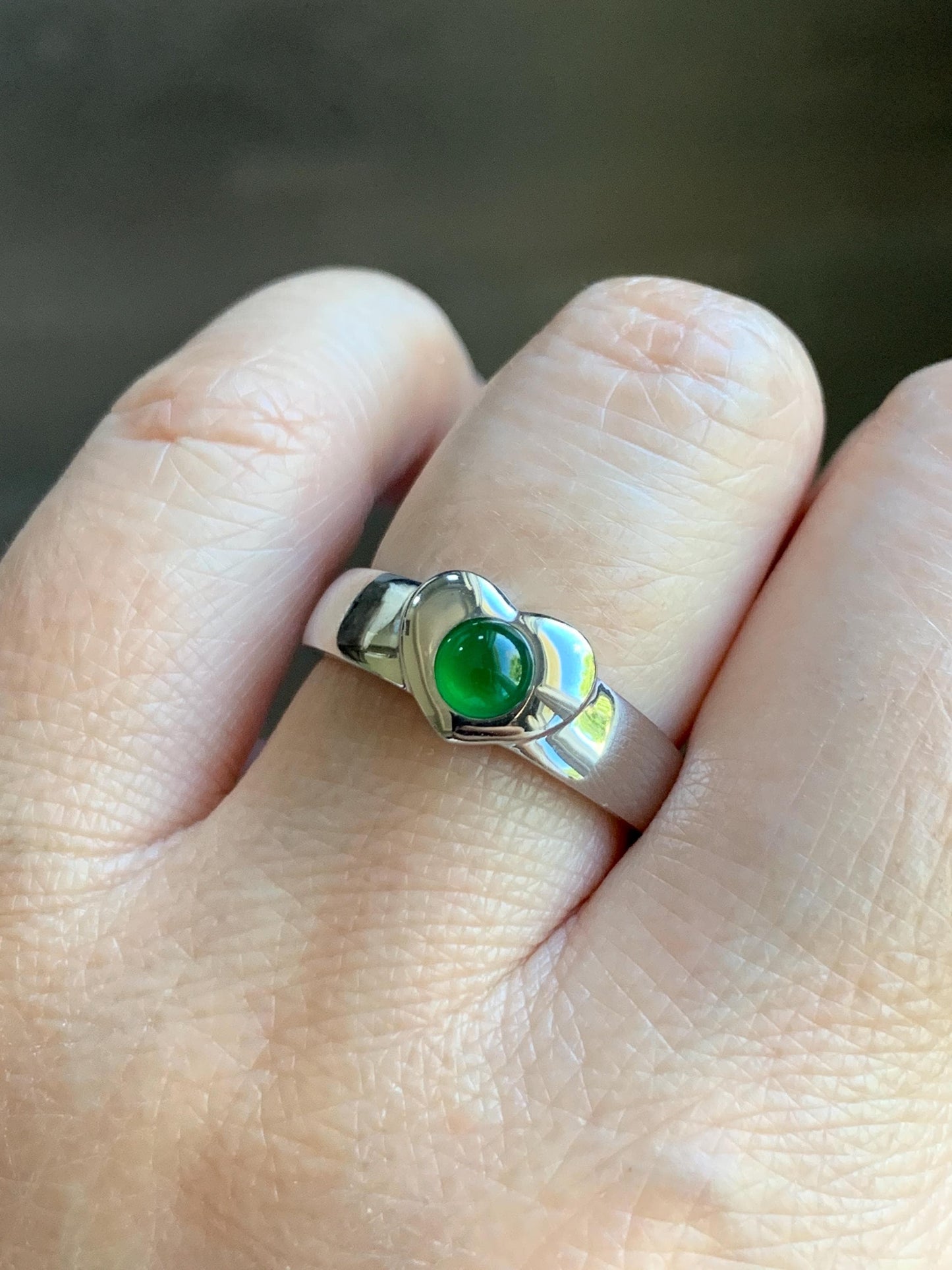 Certified Natural Grade A Guatemalan Icy Translucent Vibrant Green Jade Jadeite Heart Ring Sterling Silver Size 7.25 US 天然冰危绿翡翠爱心银镶戒指 489