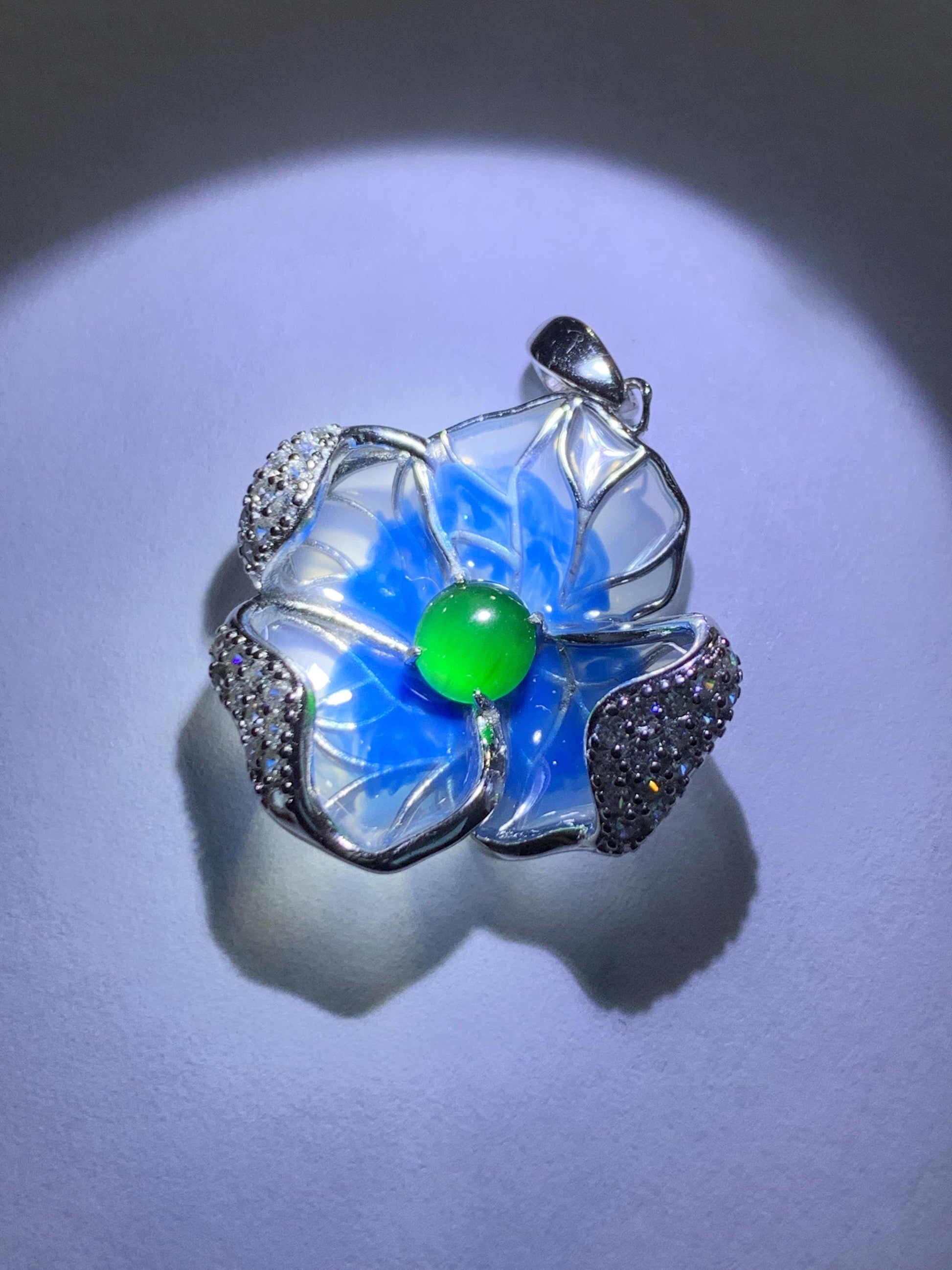 Natural Grade A Guatemalan Icy Translucent Vibrant Green Jade Jadeite Flower Pendant Sterling Silver Blue Resin 4g 天然冰危绿翡翠银镶花吊坠 LHH82P