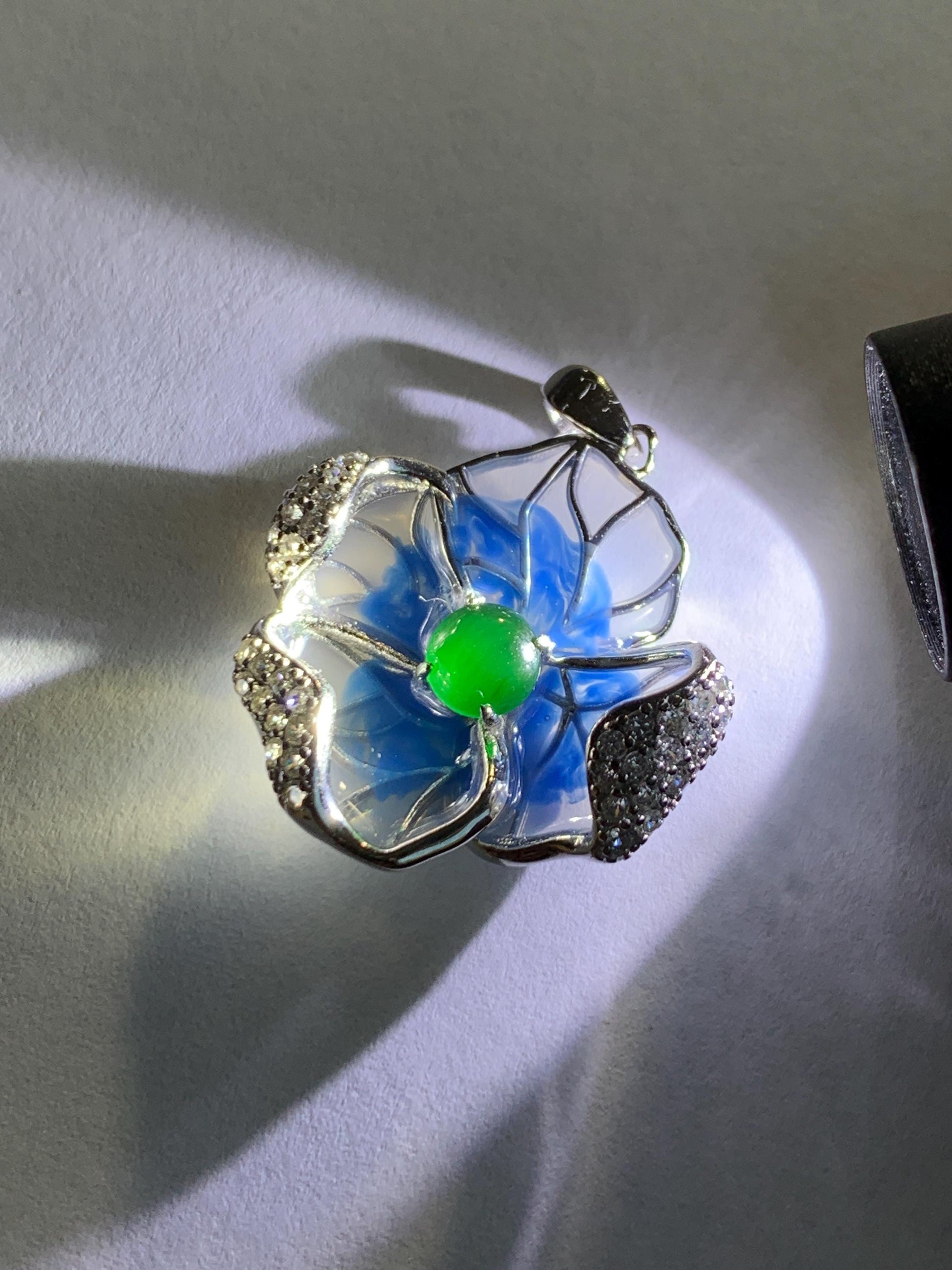Natural Grade A Guatemalan Icy Translucent Vibrant Green Jade Jadeite Flower Pendant Sterling Silver Blue Resin 4g 天然冰危绿翡翠银镶花吊坠 LHH82P