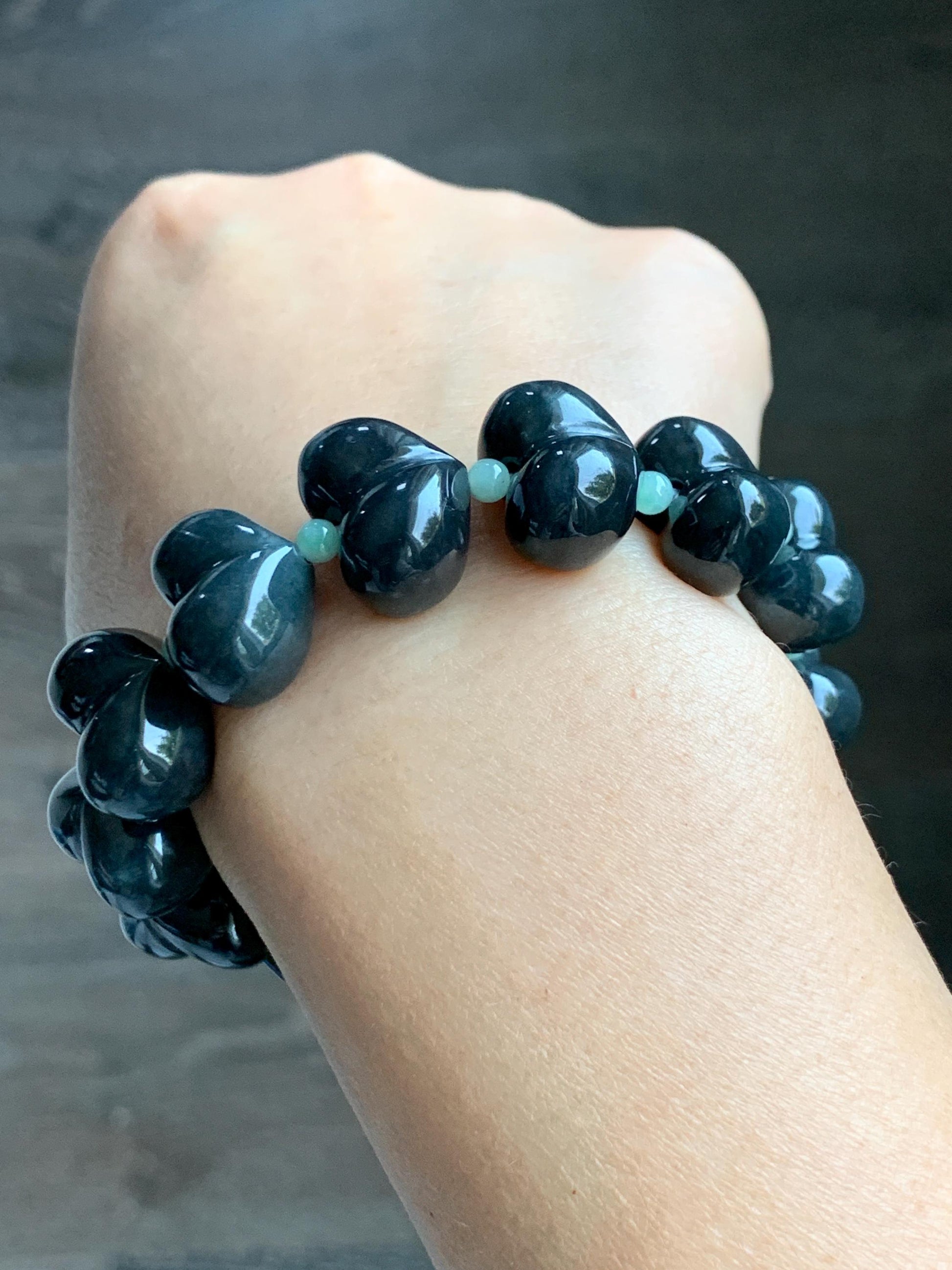 Natural Grade A Guatemalan Opaque Black Jade Jadeite Large Heart Beads Beaded Bracelet Stretchy 6.75" 67g 天然危起油墨翠大卡桃心珠手串 WMC286