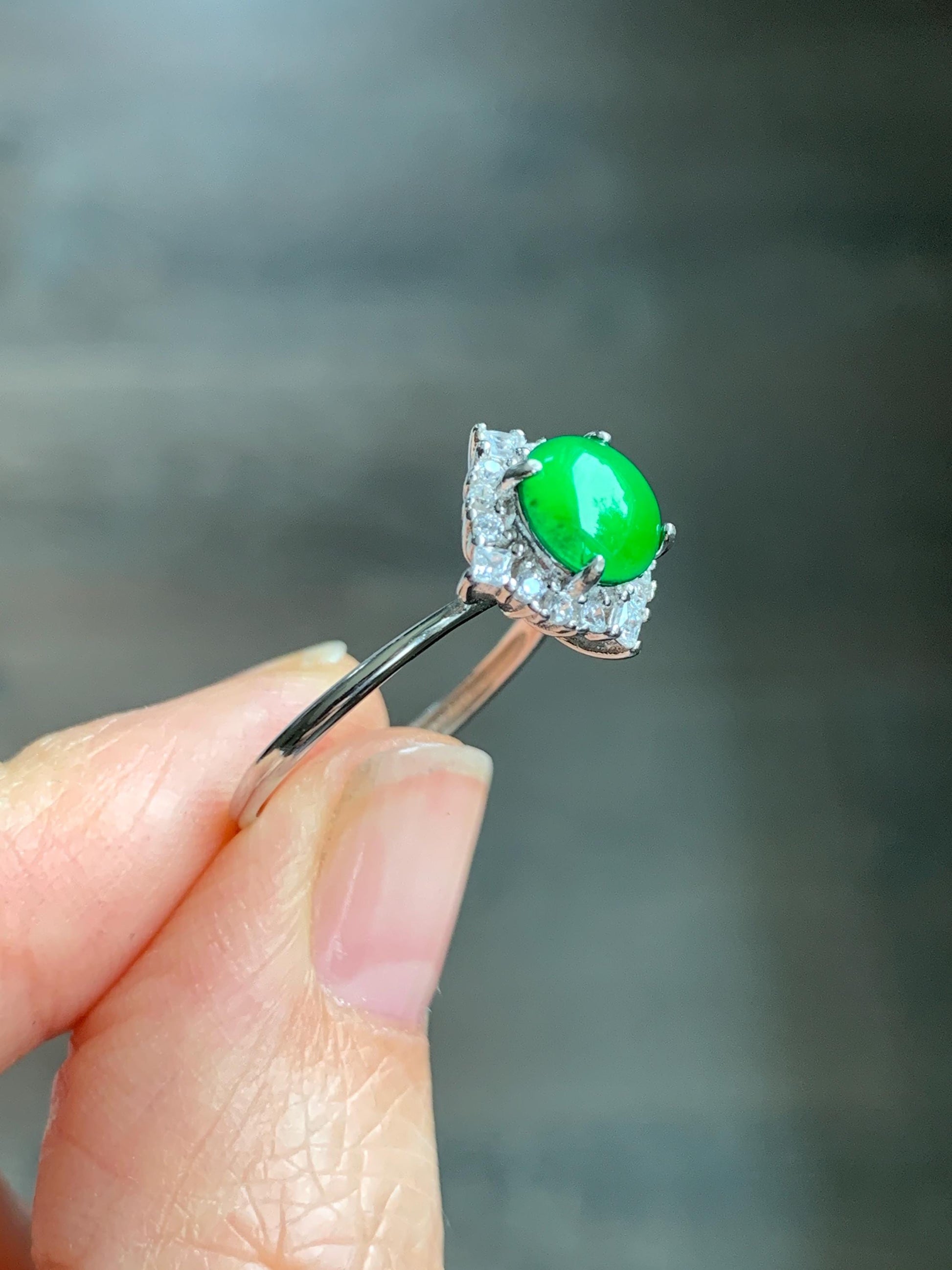 Natural Grade A Guatemalan Icy Translucent Vibrant Green Jade Jadeite Ring Sterling Silver Size Adjustable 天然冰危绿翡翠蛋面银镶戒指 WRL110