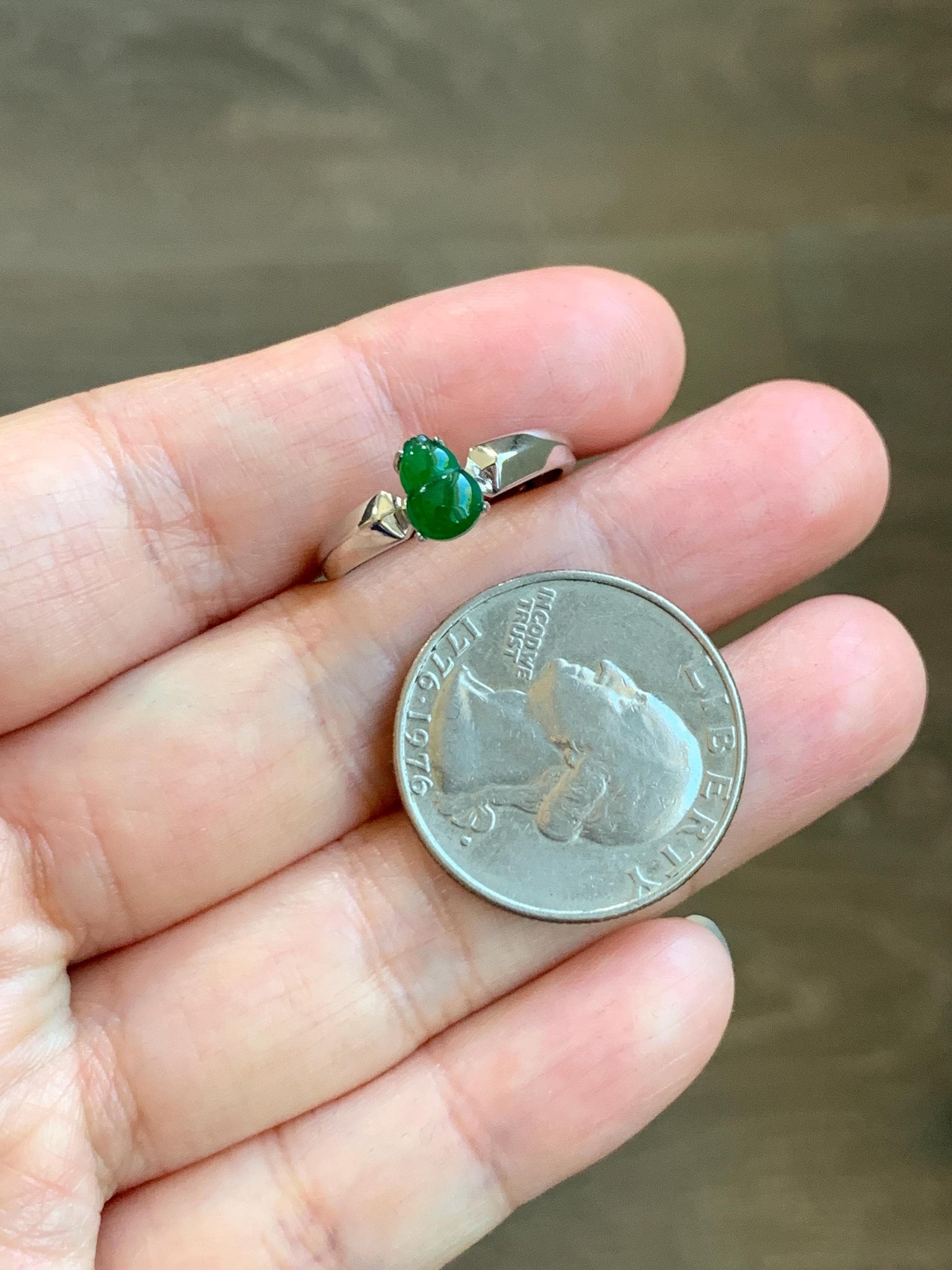 Natural Guatemalan Icy Translucent Vibrant Green Jadeite Gourd Hulu Solitaire Ring Sterling Silver Size 7 Adjustable 天然冰危绿翡翠葫芦蛋面银镶戒指 LHL88