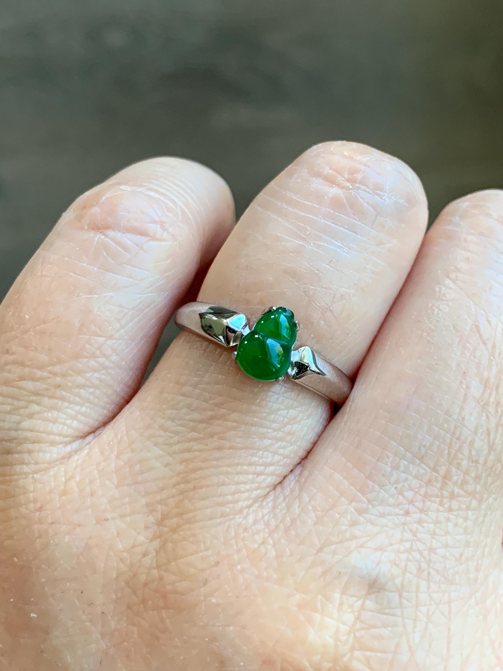 Natural Guatemalan Icy Translucent Vibrant Green Jadeite Gourd Hulu Solitaire Ring Sterling Silver Size 7 Adjustable 天然冰危绿翡翠葫芦蛋面银镶戒指 LHL88