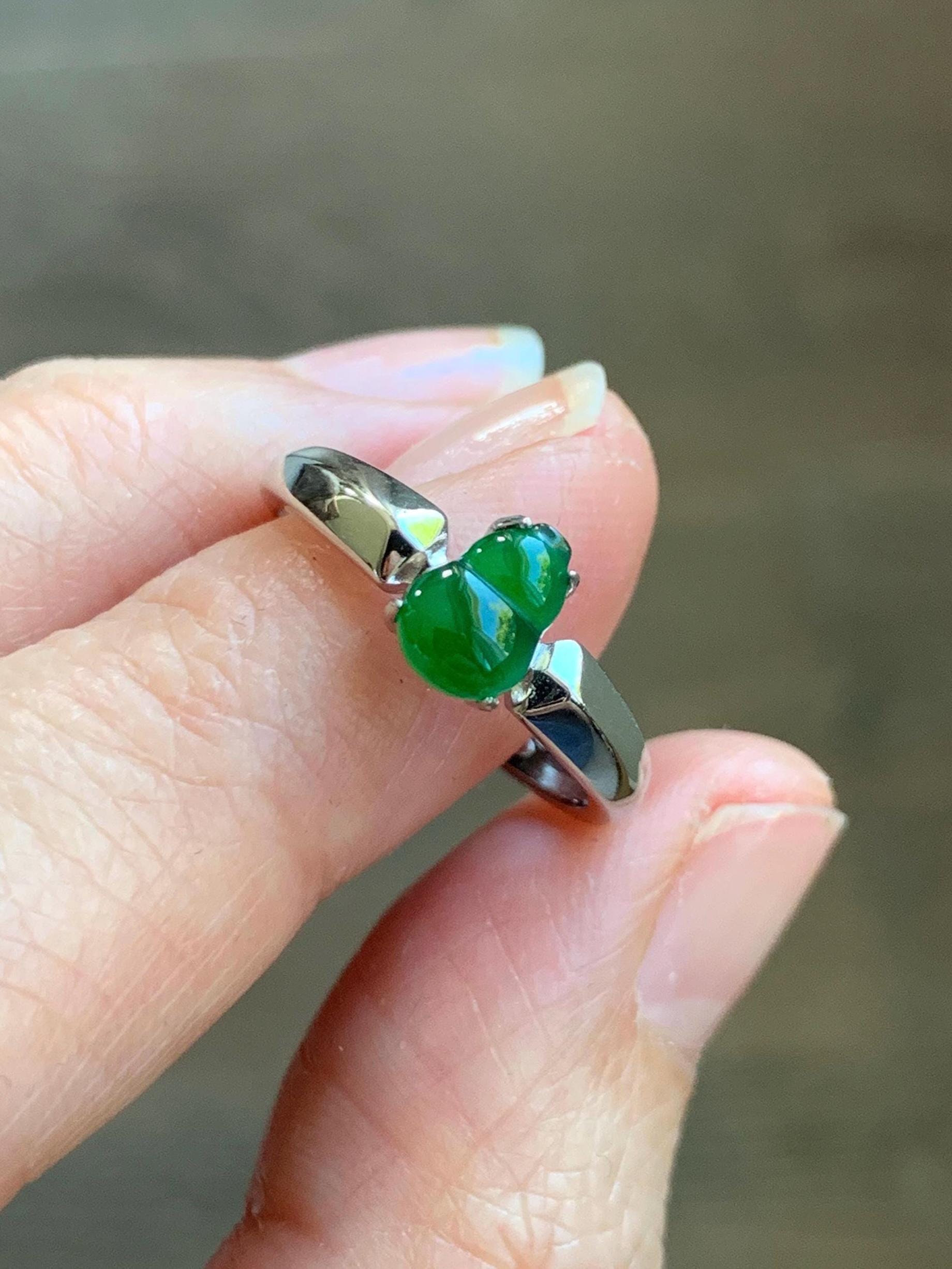 Natural Guatemalan Icy Translucent Vibrant Green Jadeite Gourd Hulu Solitaire Ring Sterling Silver Size 7 Adjustable 天然冰危绿翡翠葫芦蛋面银镶戒指 LHL88