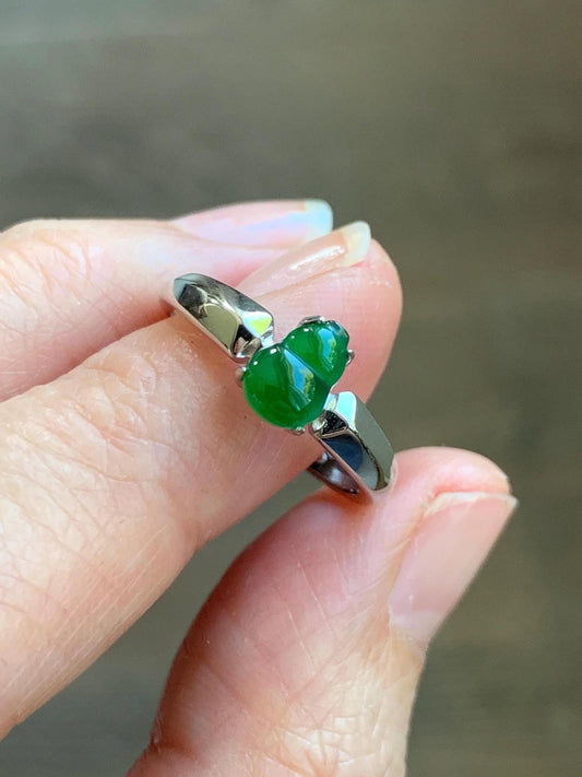 Natural Guatemalan Icy Translucent Vibrant Green Jadeite Gourd Hulu Solitaire Ring Sterling Silver Size 7 Adjustable 天然冰危绿翡翠葫芦蛋面银镶戒指 LHL88