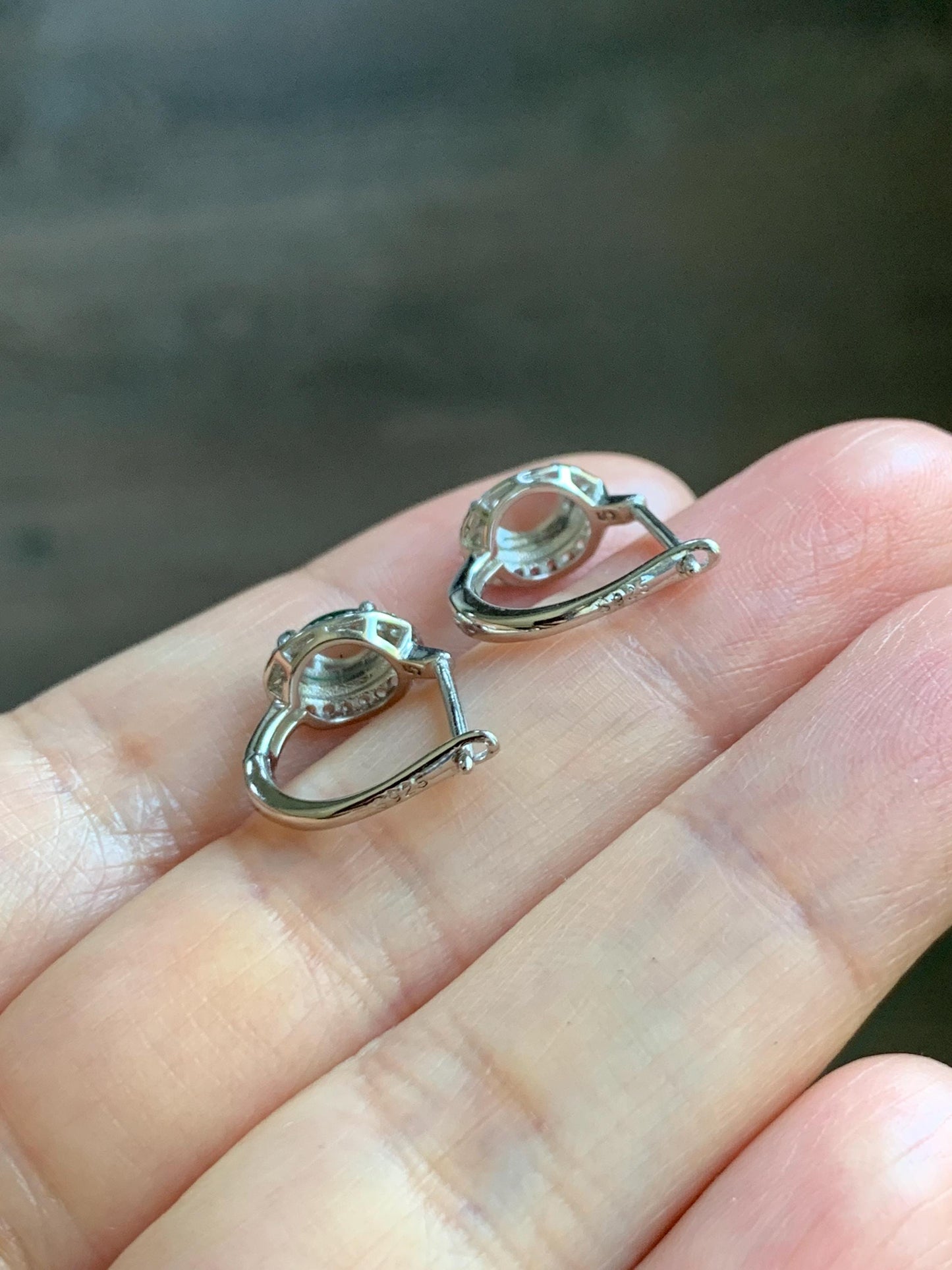 Natural Grade A Guatemalan Icy Translucent Vibrant Green Oval Jade Jadeite Hoop Huggie Earrings Sterling Silver 天然冰危绿翡翠椭圆银镶耳包 TYBB96