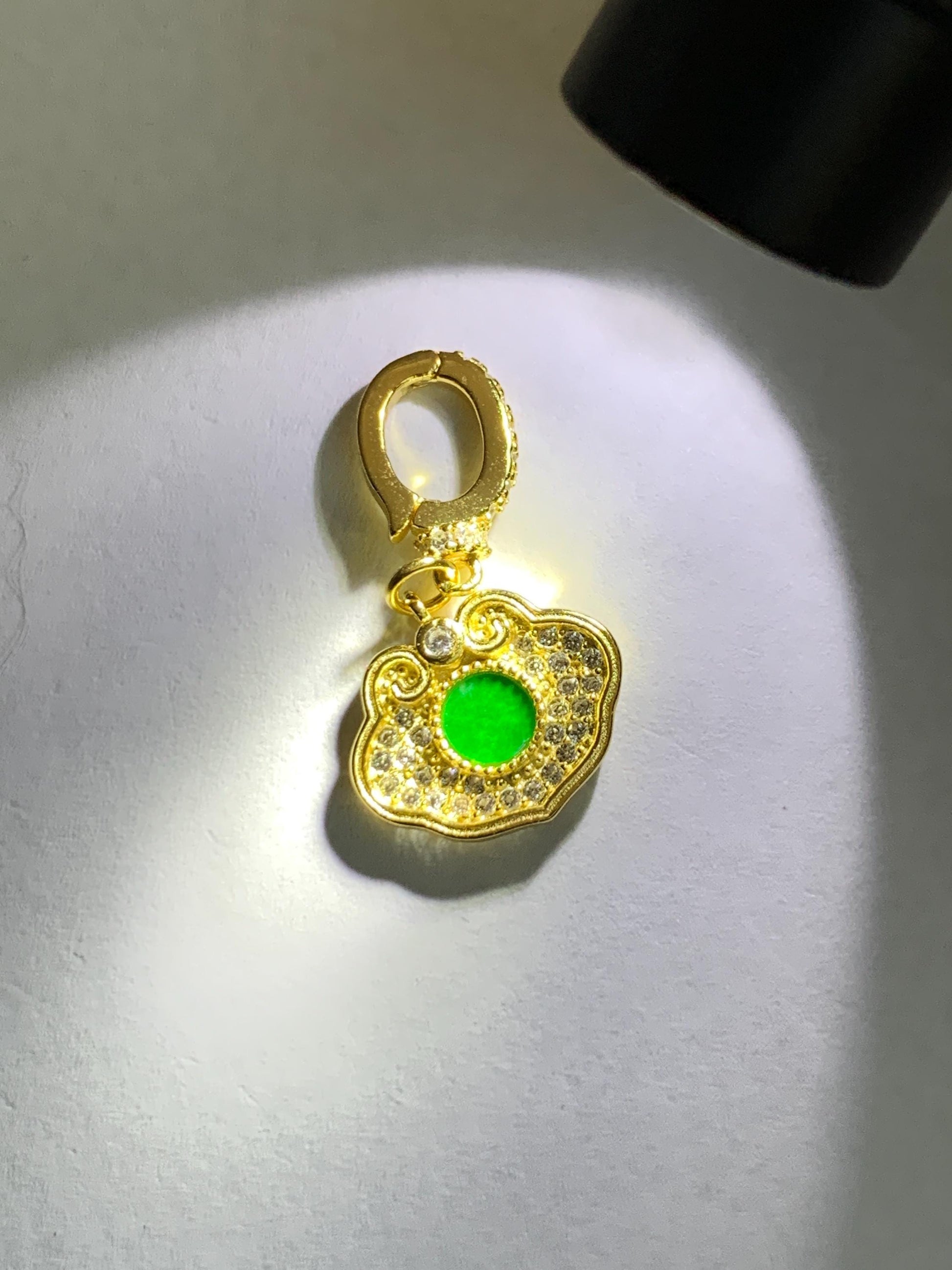 Natural Grade A Icy Vibrant Green Jade Jadeite Hua Qing Ruyi Charm Pendant Sterling Silver Yellow Gold Overlay 天然花青翡翠如意珍珠扣吊坠 MHQ140R