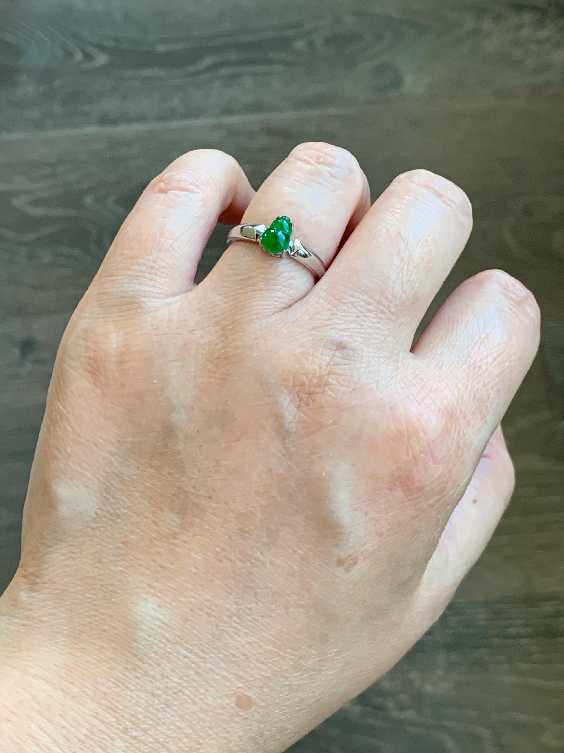 Natural Guatemalan Icy Translucent Vibrant Green Jadeite Gourd Hulu Solitaire Ring Sterling Silver Size 7 Adjustable 天然冰危绿翡翠葫芦蛋面银镶戒指 LHL88