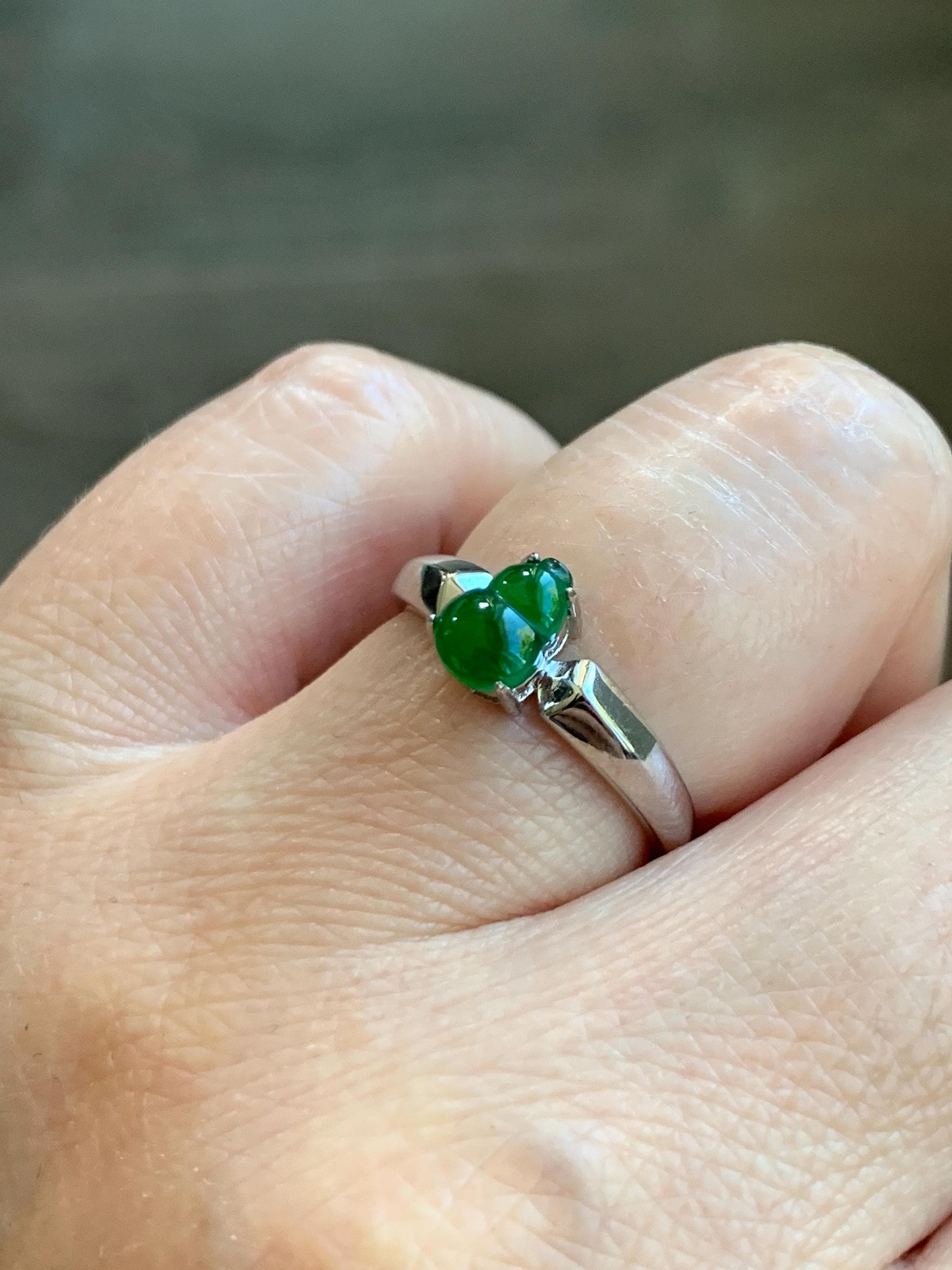 Natural Guatemalan Icy Translucent Vibrant Green Jadeite Gourd Hulu Solitaire Ring Sterling Silver Size 7 Adjustable 天然冰危绿翡翠葫芦蛋面银镶戒指 LHL88