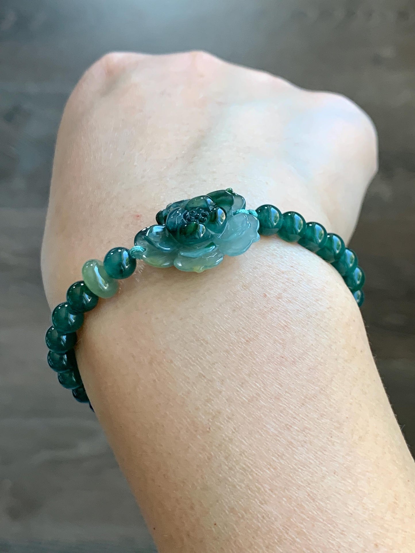 Natural Guatemalan Icy Translucent Dark Teal Yellow Marbled Jade Jadeite Lotus Flower Beaded Bracelet 6.5” 11g 天然冰危深蓝三彩翡翠莲花圆珠手串 WSC132