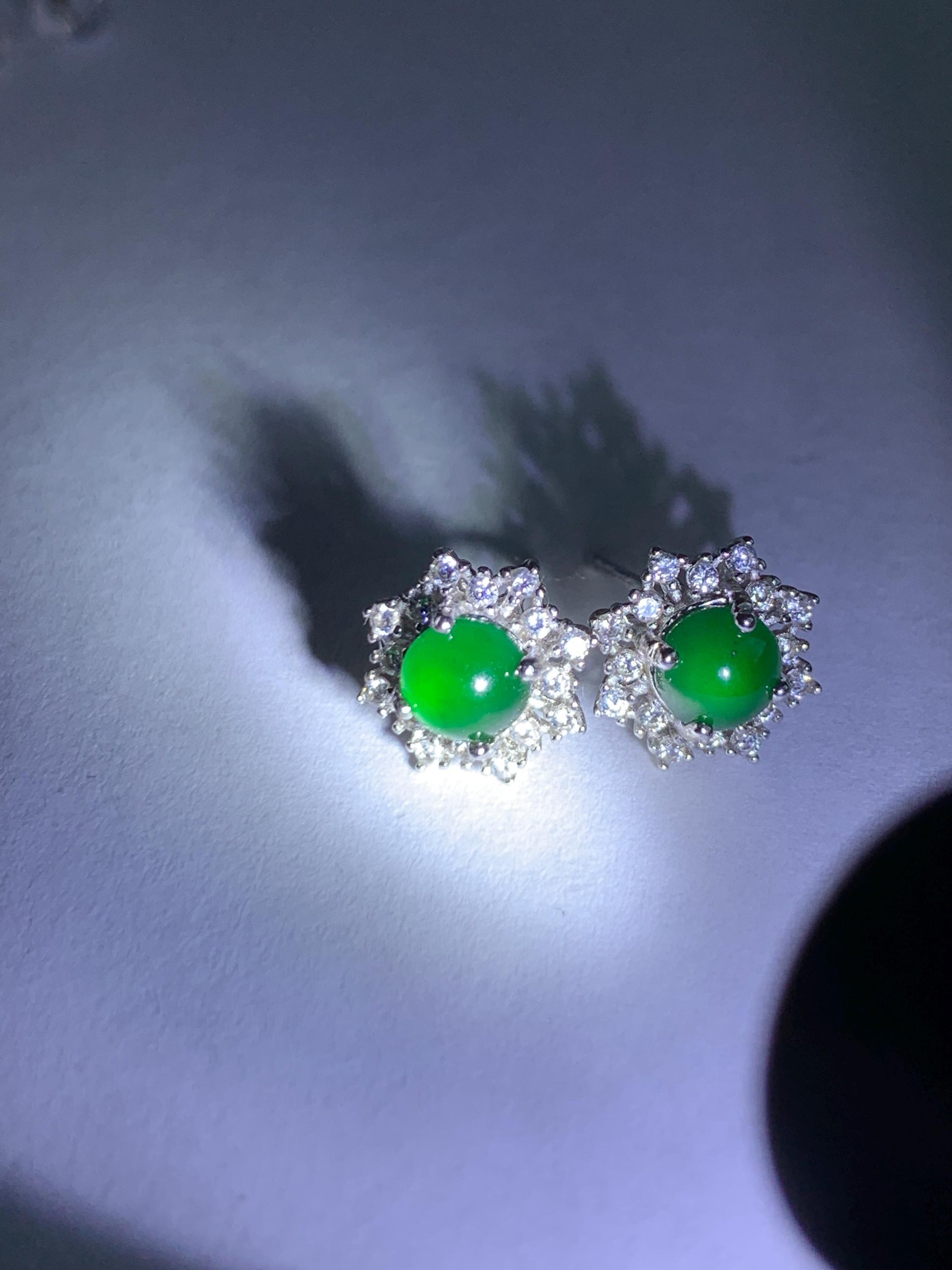 Natural Guatemalan Grade A Icy Translucent Vibrant Green Jade Jadeite Snowflake Stud Earrings Sterling Silver 天然冰危绿翡翠银镶耳钉 HAE77