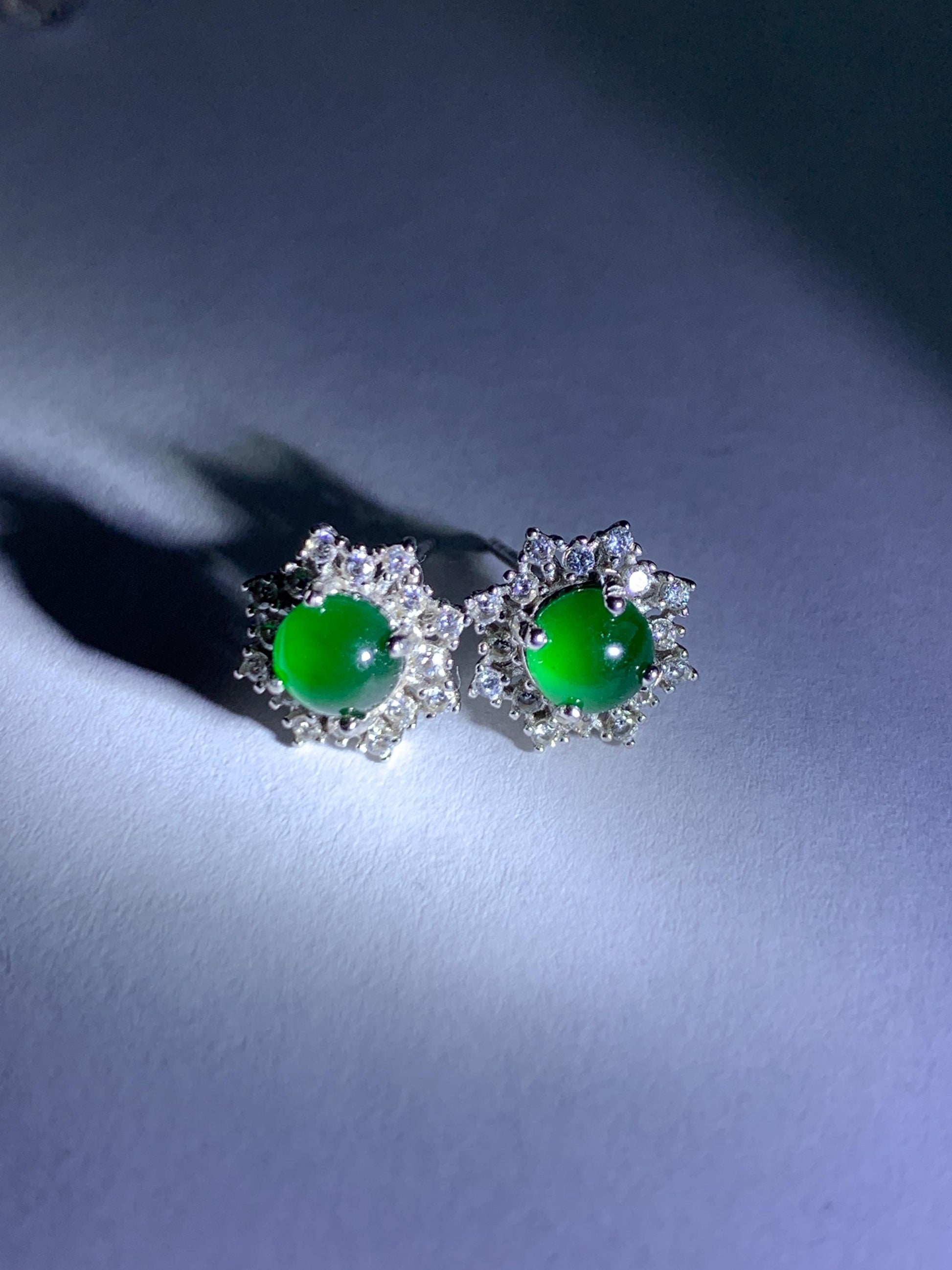Natural Guatemalan Grade A Icy Translucent Vibrant Green Jade Jadeite Snowflake Stud Earrings Sterling Silver 天然冰危绿翡翠银镶耳钉 HAE77