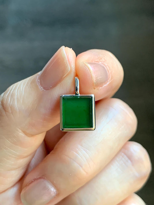 Certified Natural Grade A Guatemalan Icy Translucent Vibrant Green Jade Jadeite Mini Wu Shi Pai Pendant Sterling Silver 天然冰危绿翡翠迷你无事牌吊坠 3768