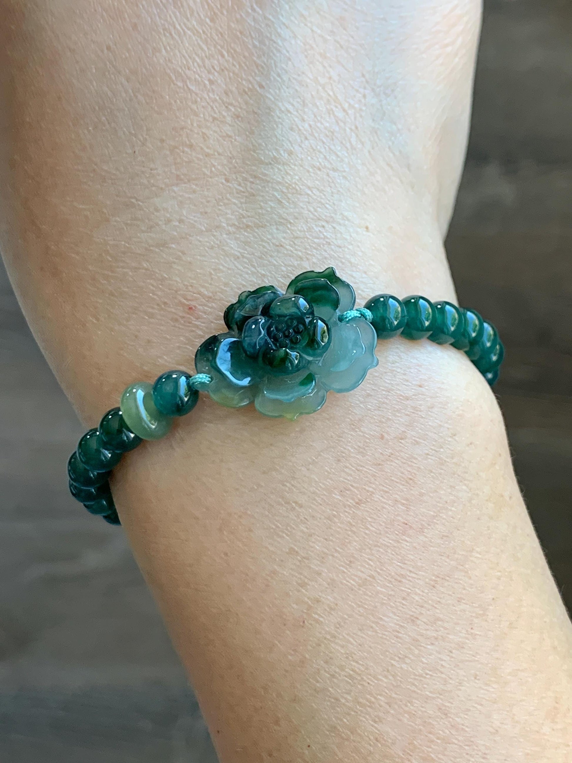 Natural Guatemalan Icy Translucent Dark Teal Yellow Marbled Jade Jadeite Lotus Flower Beaded Bracelet 6.5” 11g 天然冰危深蓝三彩翡翠莲花圆珠手串 WSC132