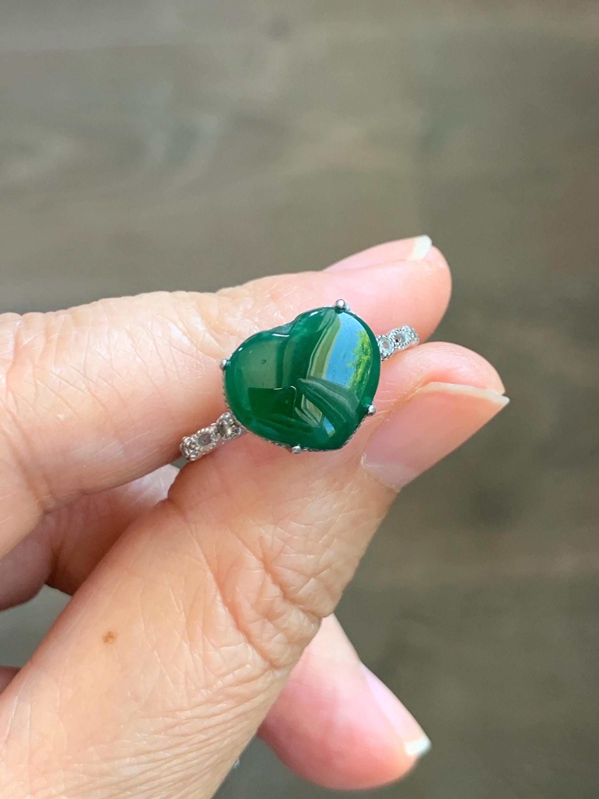 Natural Grade A Guatemalan Icy Translucent Intense Green Jade Jadeite Heart Ring Sterling Silver Size Adjustable 天然冰危深绿翡翠爱心蛋面银镶戒指 WSL140
